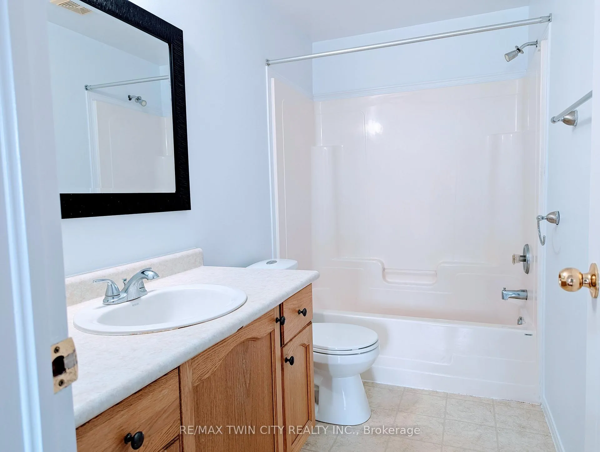 Photo 19 of 520 Chablis Drive, Waterloo — HOMEH