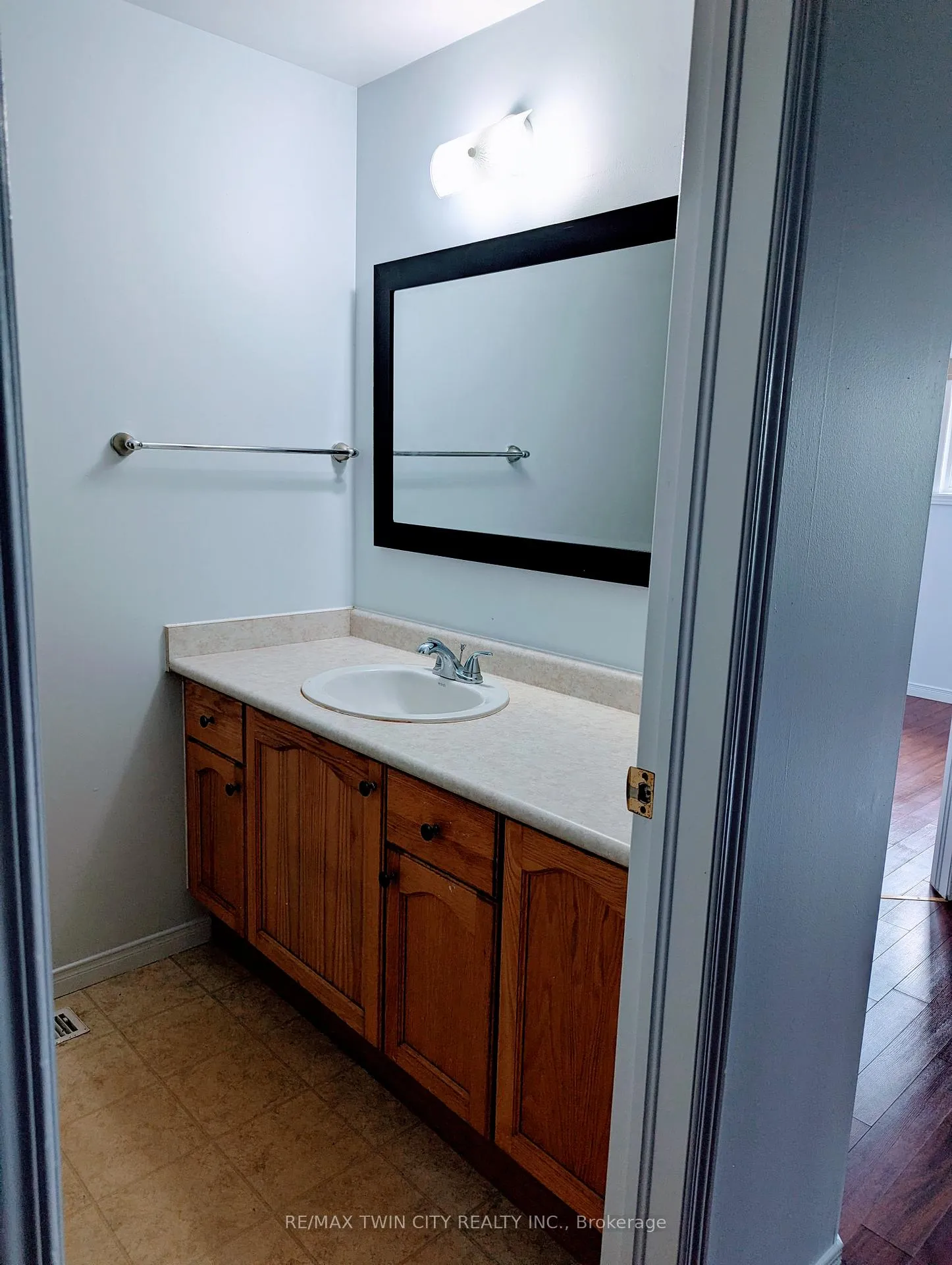 Photo 21 of 520 Chablis Drive, Waterloo — HOMEH
