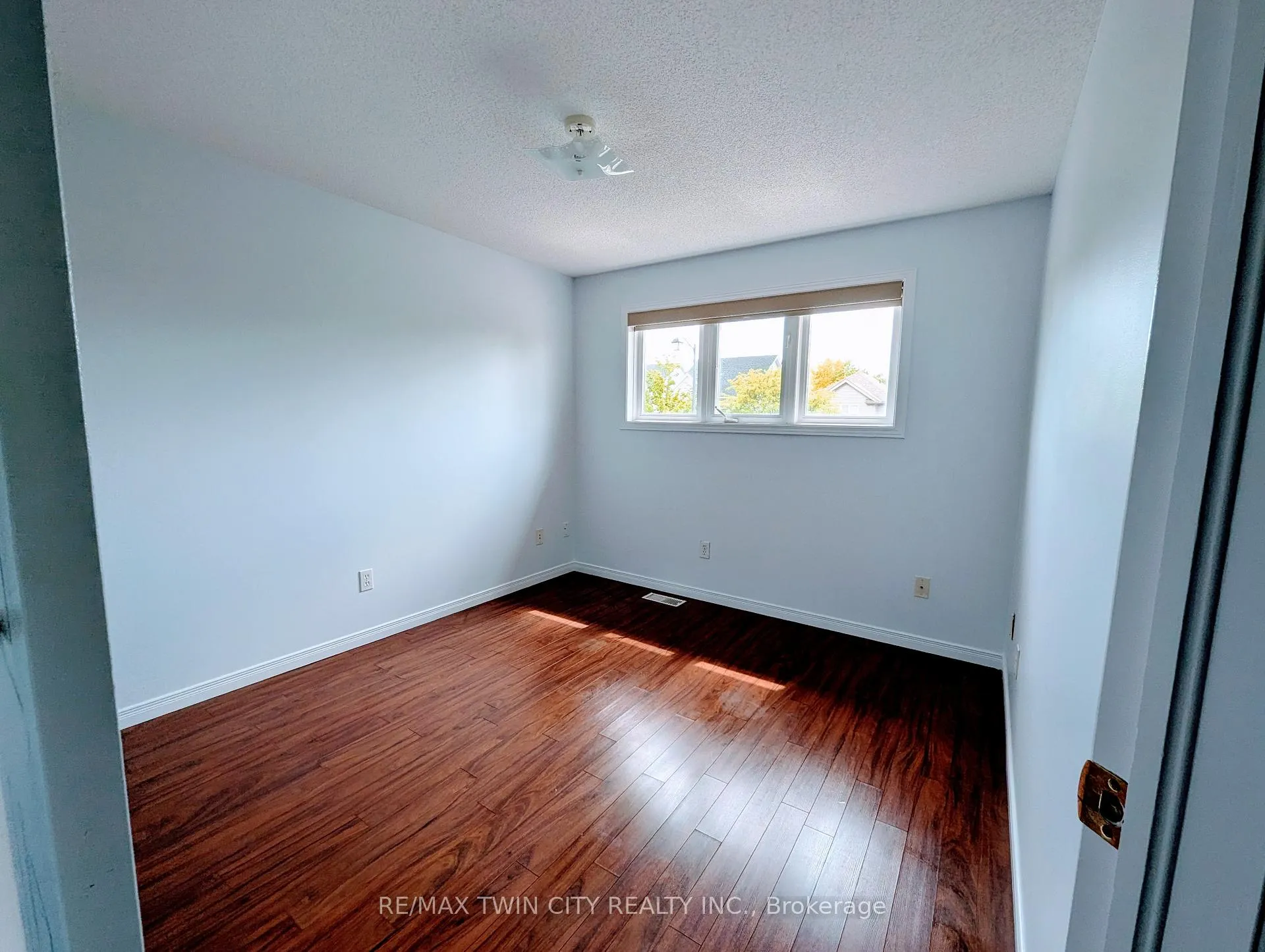 Photo 23 of 520 Chablis Drive, Waterloo — HOMEH