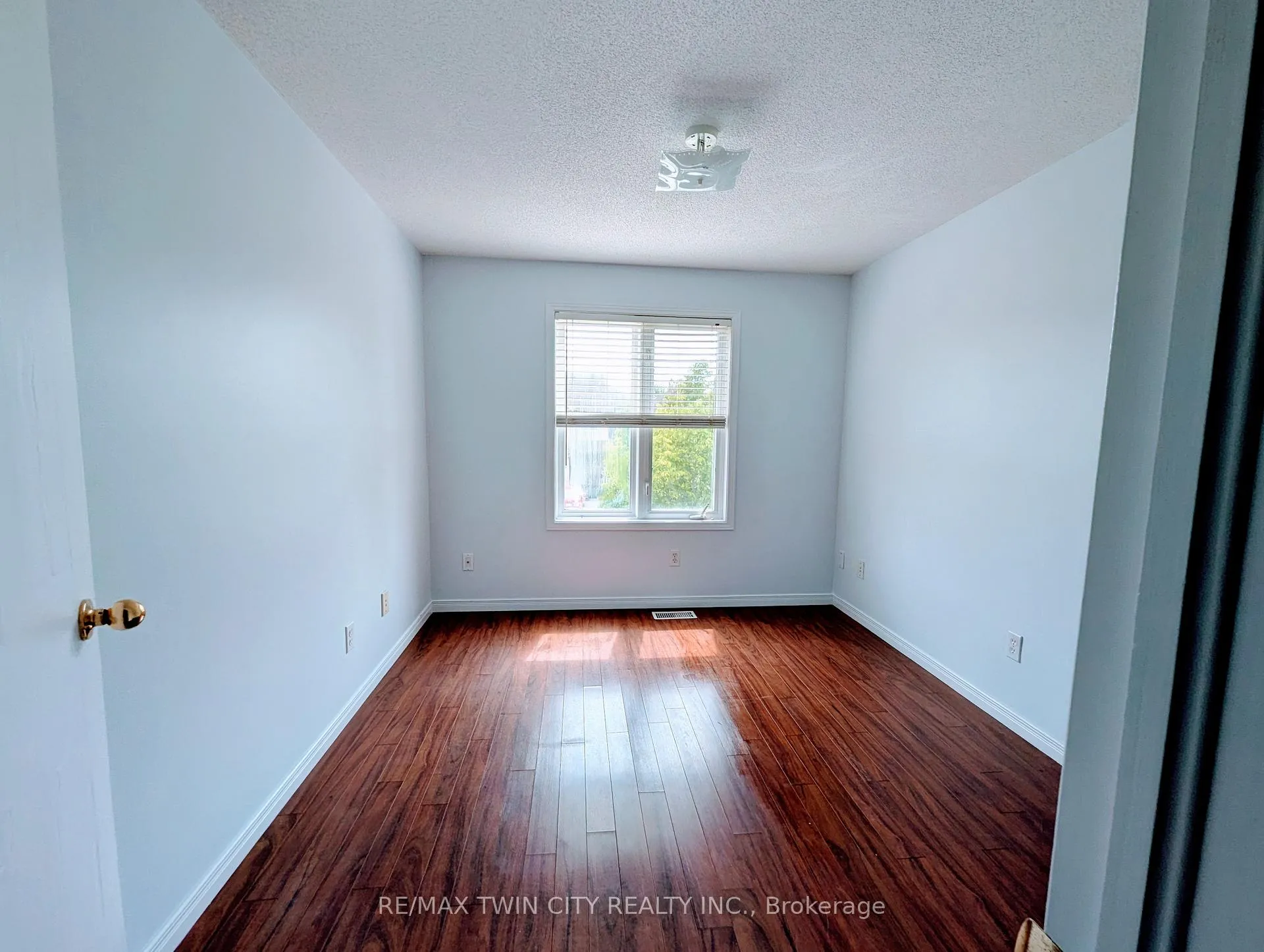 Photo 24 of 520 Chablis Drive, Waterloo — HOMEH