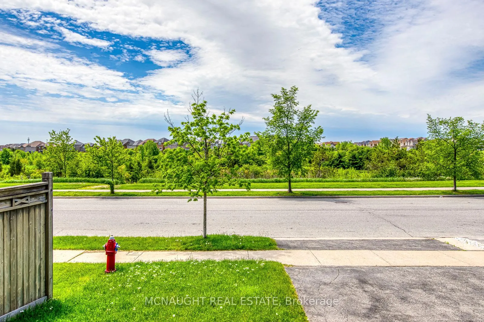 Photo 2 of 200 Bellchase Trail, Brampton, Bram East — HOMEH