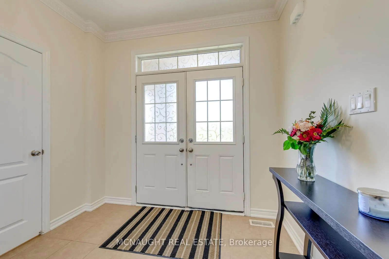 Photo 3 of 200 Bellchase Trail, Brampton, Bram East — HOMEH