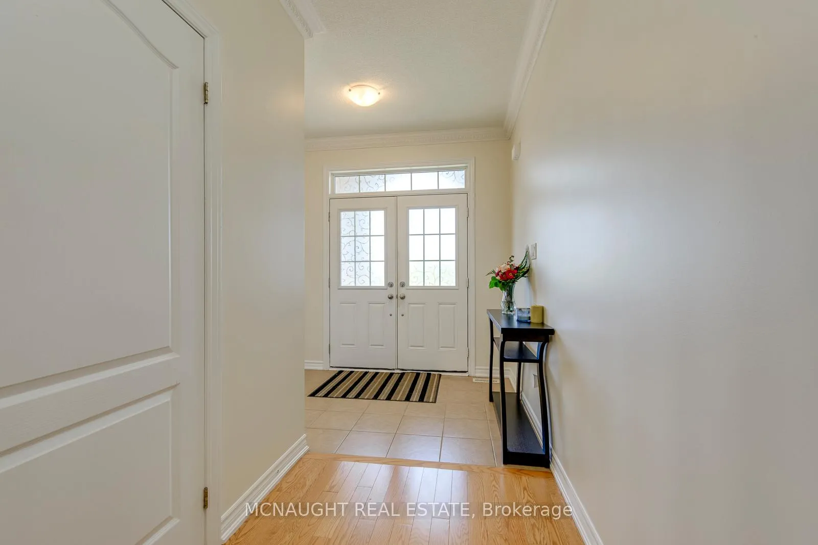 Photo 4 of 200 Bellchase Trail, Brampton, Bram East — HOMEH