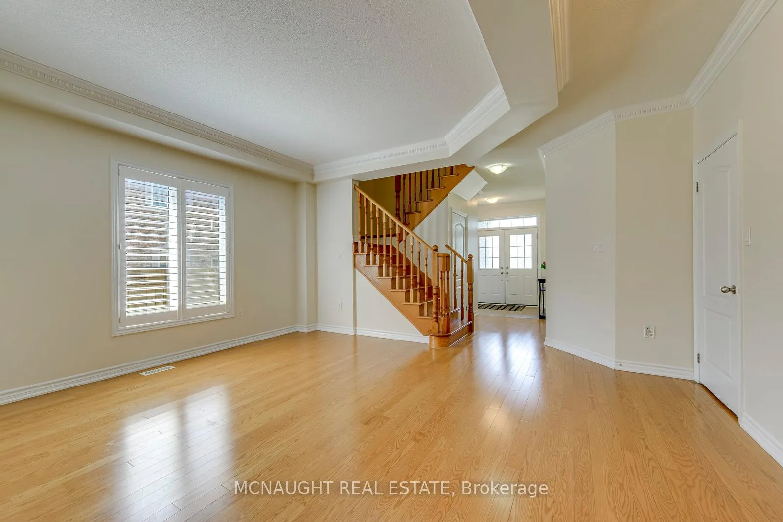 Photo 6 of 200 Bellchase Trail, Brampton, Bram East — HOMEH