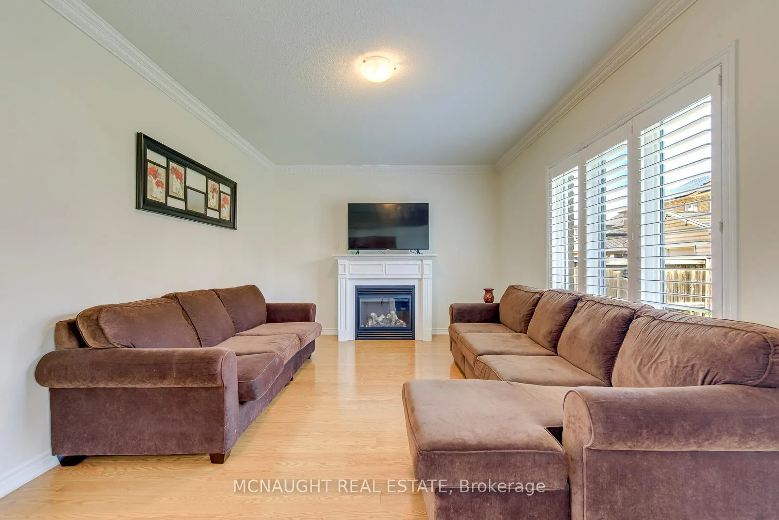 Photo 8 of 200 Bellchase Trail, Brampton, Bram East — HOMEH