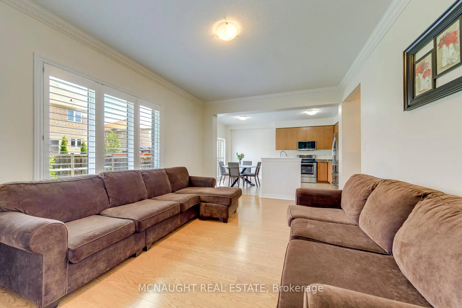 Photo 9 of 200 Bellchase Trail, Brampton, Bram East — HOMEH