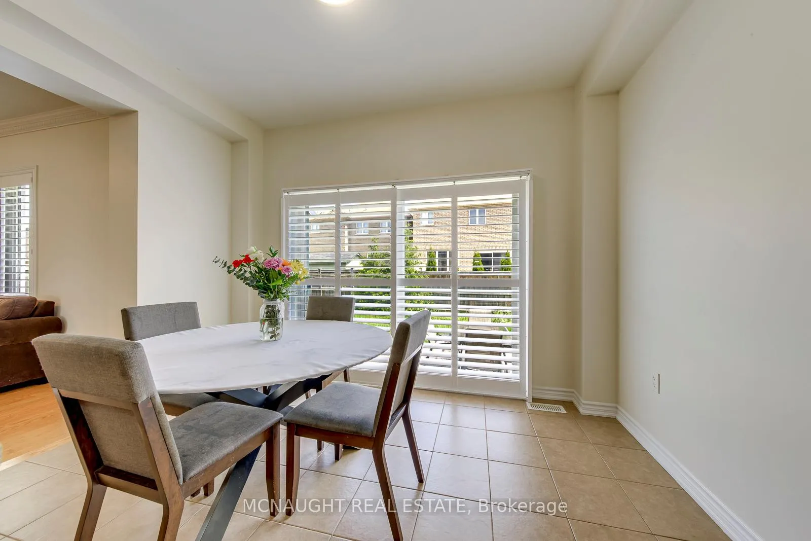Photo 11 of 200 Bellchase Trail, Brampton, Bram East — HOMEH