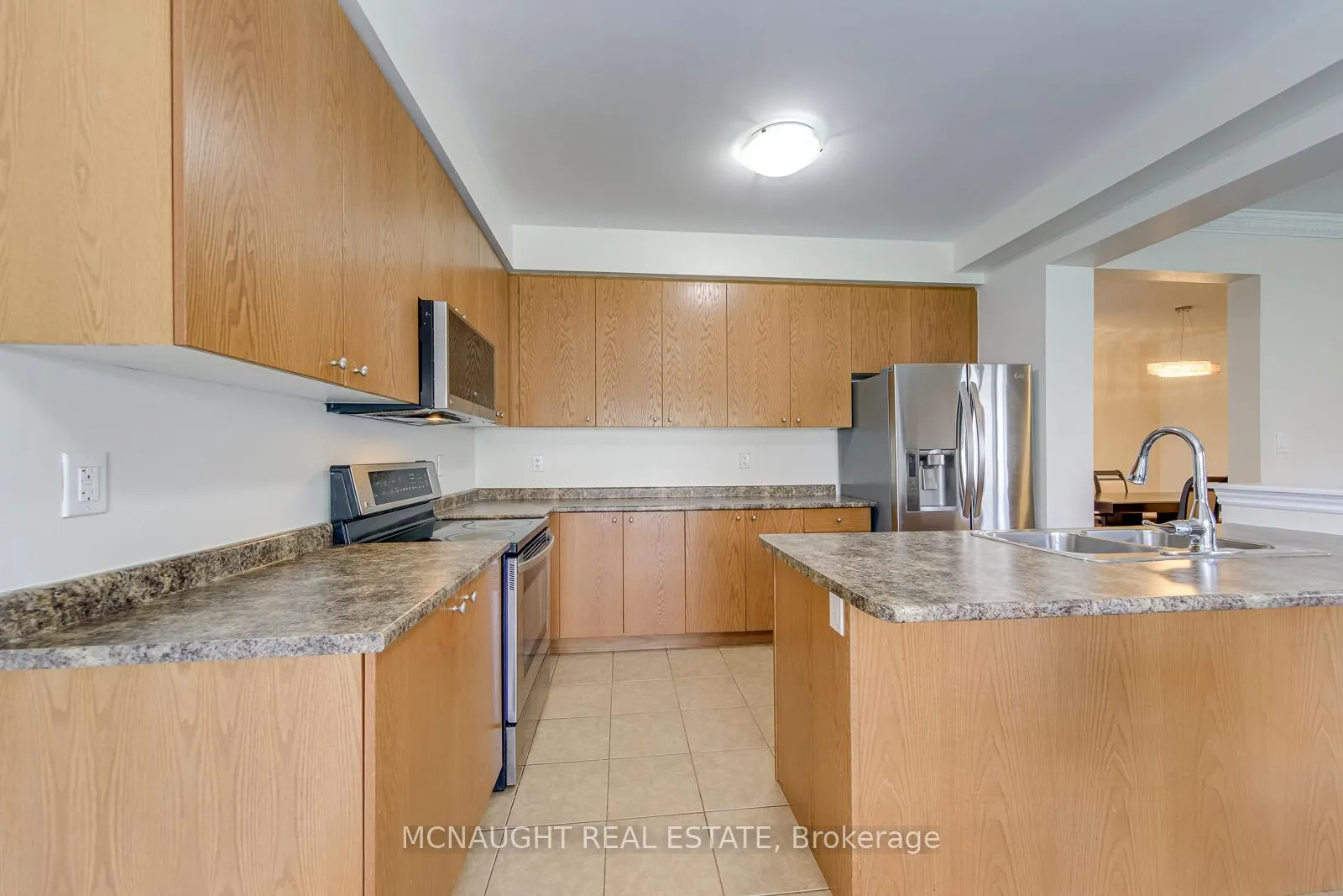 Photo 12 of 200 Bellchase Trail, Brampton, Bram East — HOMEH