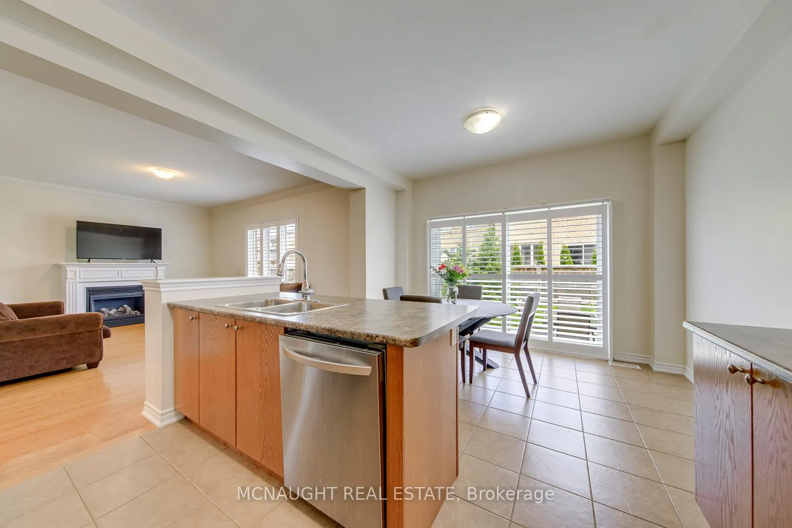 Photo 14 of 200 Bellchase Trail, Brampton, Bram East — HOMEH