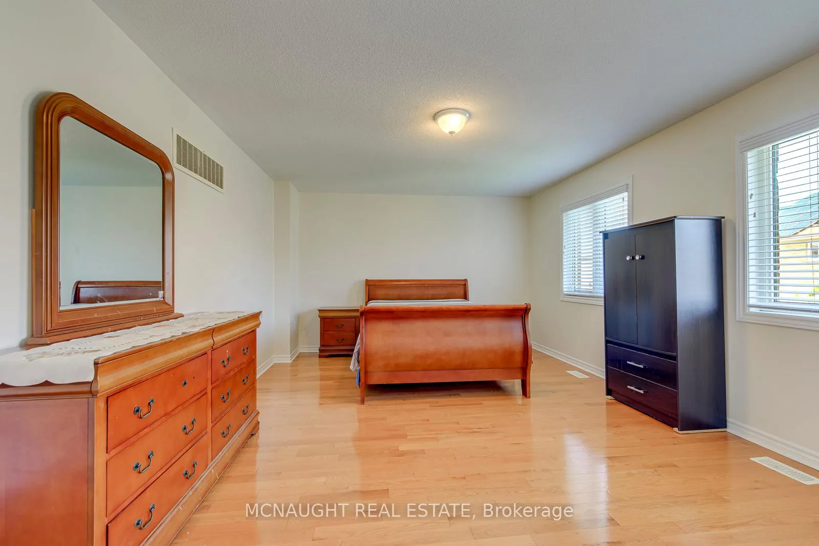 Photo 21 of 200 Bellchase Trail, Brampton, Bram East — HOMEH