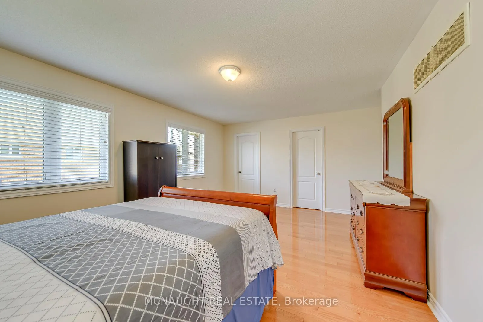 Photo 22 of 200 Bellchase Trail, Brampton, Bram East — HOMEH