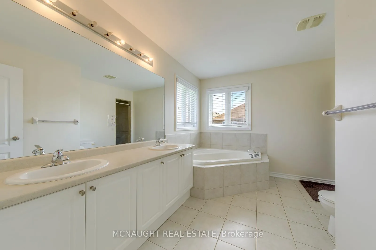 Photo 23 of 200 Bellchase Trail, Brampton, Bram East — HOMEH