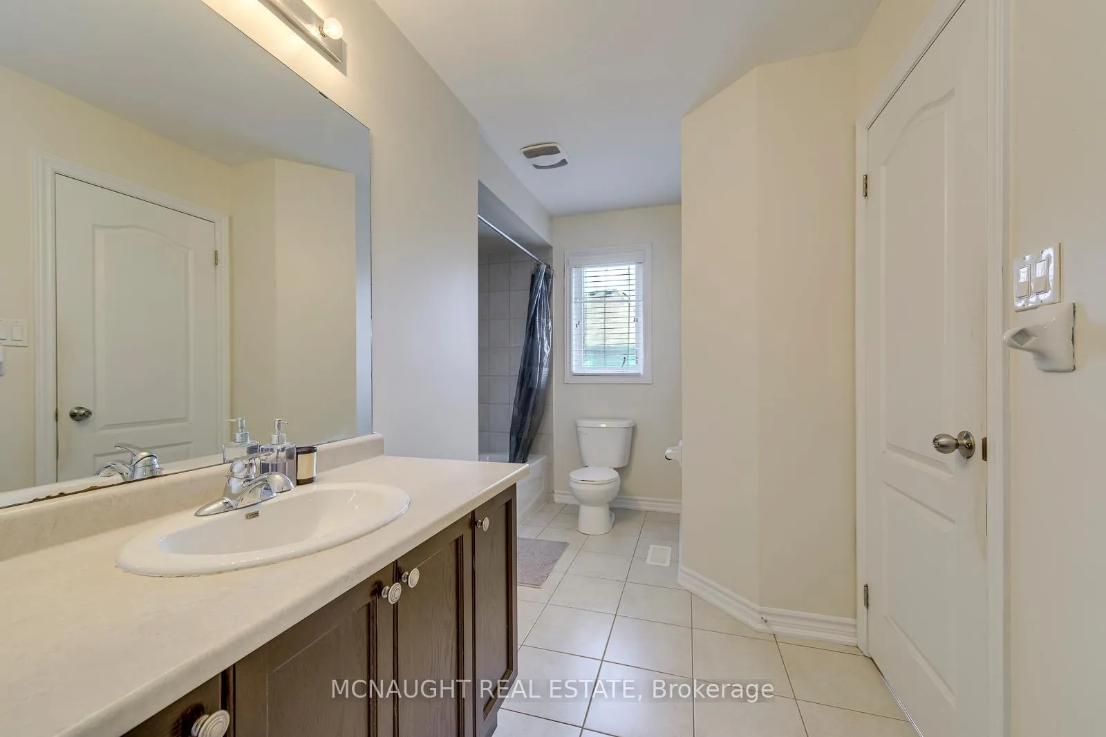 Photo 26 of 200 Bellchase Trail, Brampton, Bram East — HOMEH