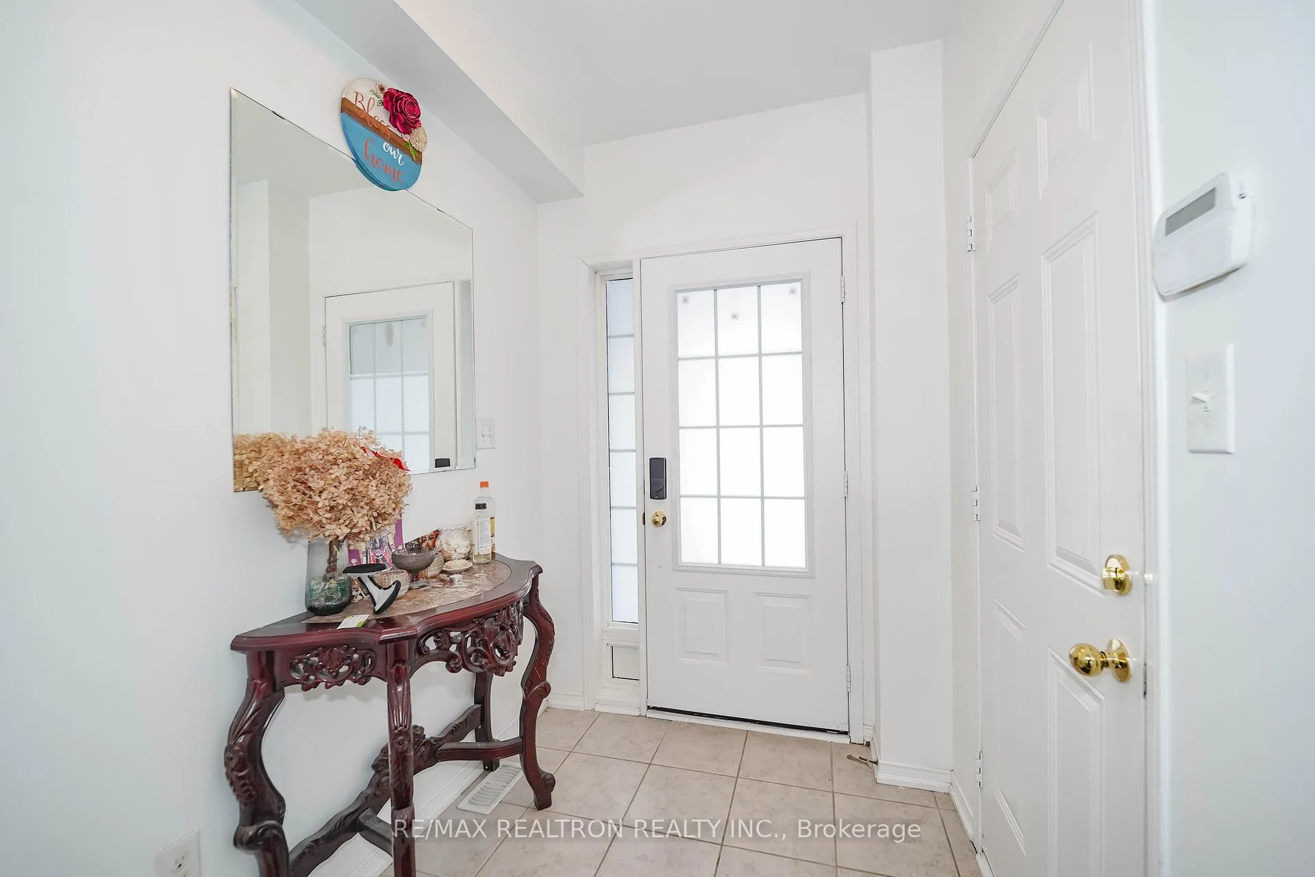 Photo 2 of 401 Rossland Road E, Ajax, Central East — HOMEH