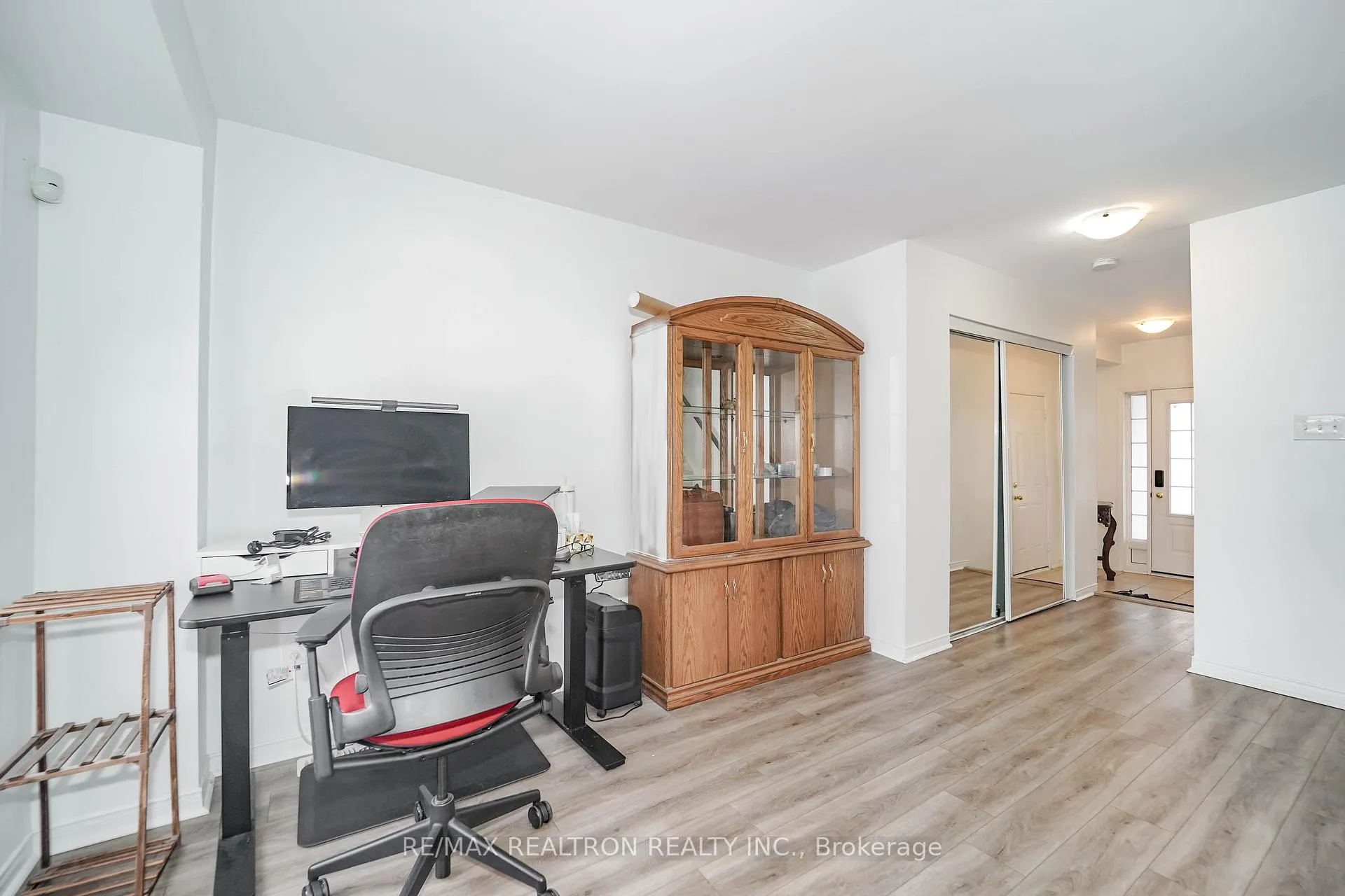 Photo 3 of 401 Rossland Road E, Ajax, Central East — HOMEH