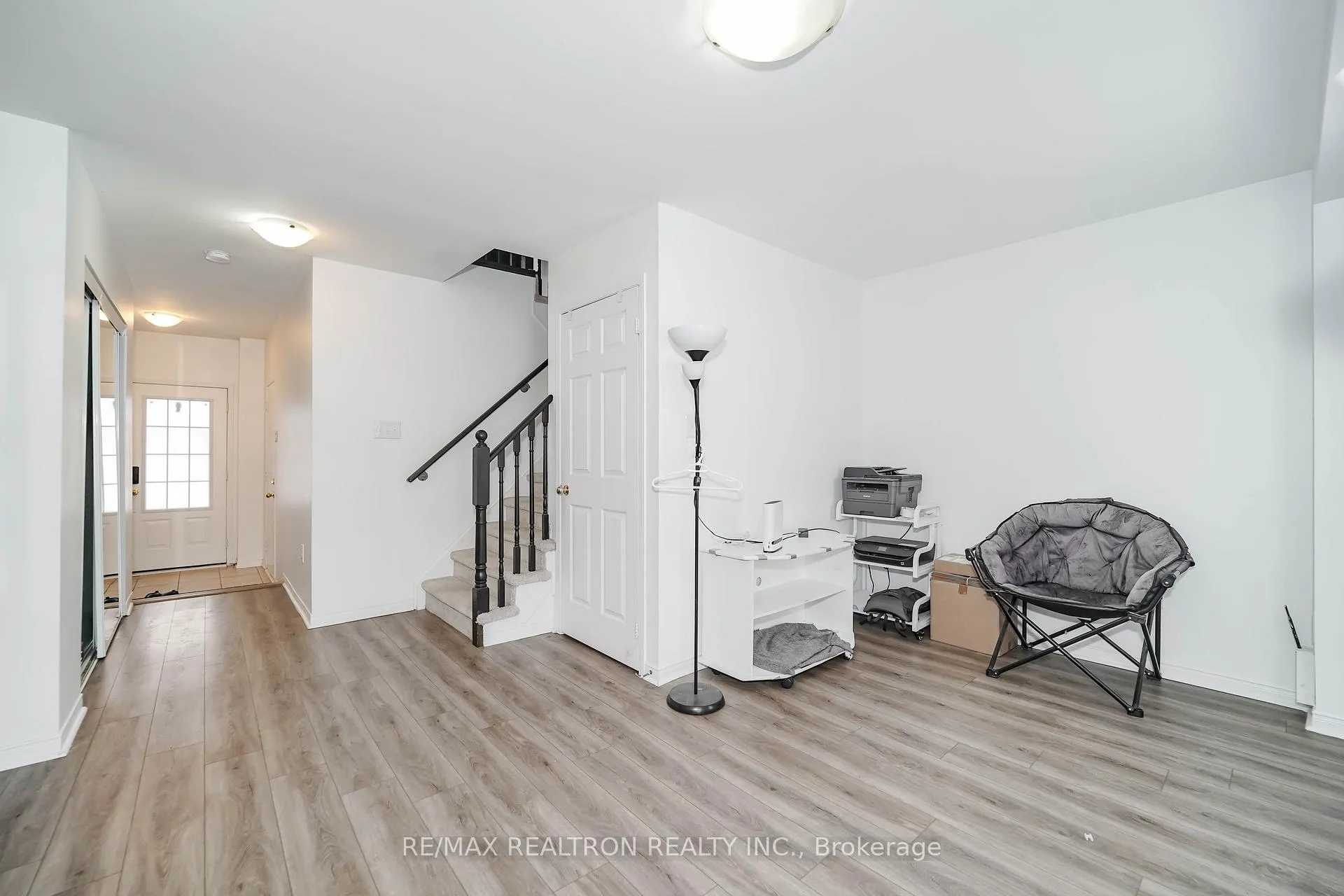 Photo 4 of 401 Rossland Road E, Ajax, Central East — HOMEH