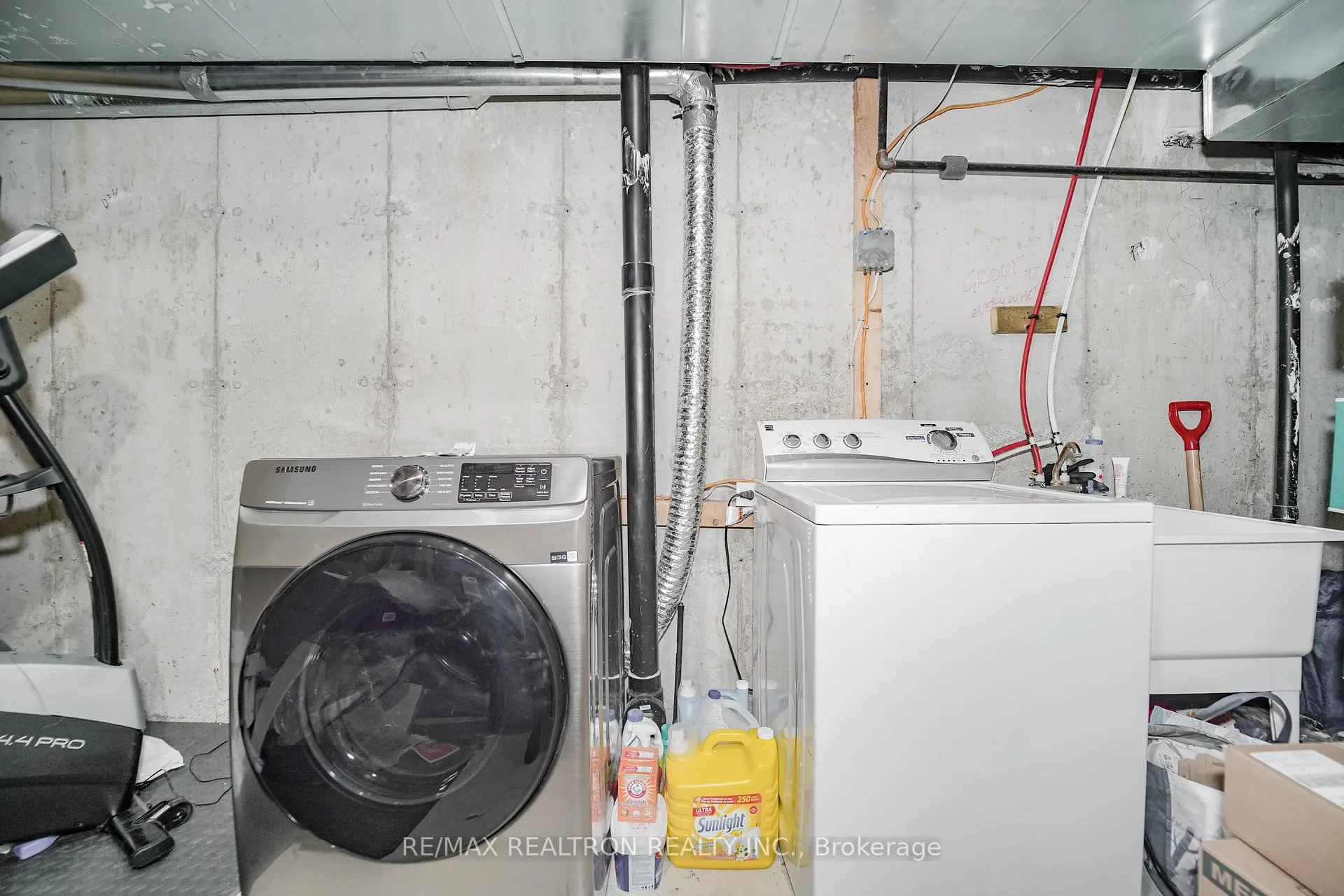 Photo 6 of 401 Rossland Road E, Ajax, Central East — HOMEH