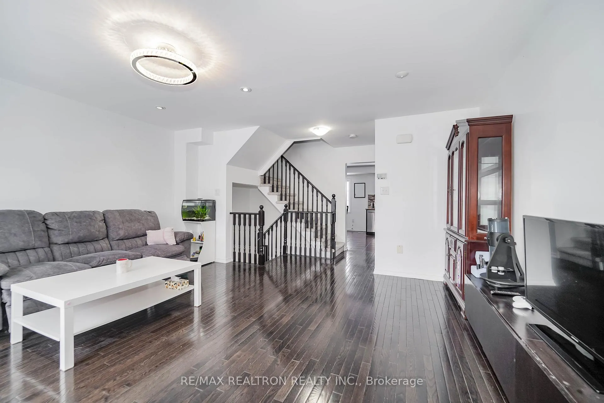 Photo 9 of 401 Rossland Road E, Ajax, Central East — HOMEH