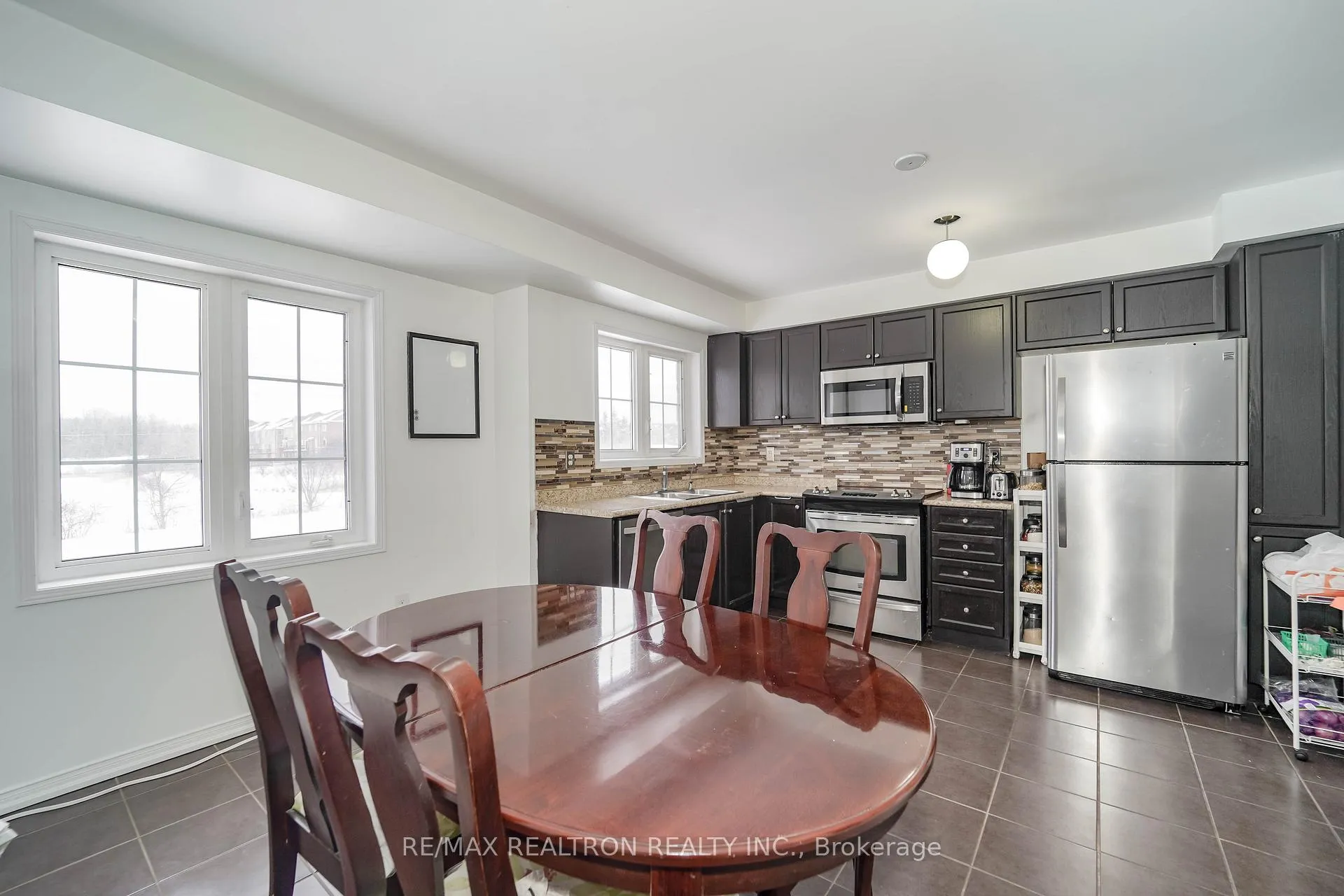 Photo 12 of 401 Rossland Road E, Ajax, Central East — HOMEH