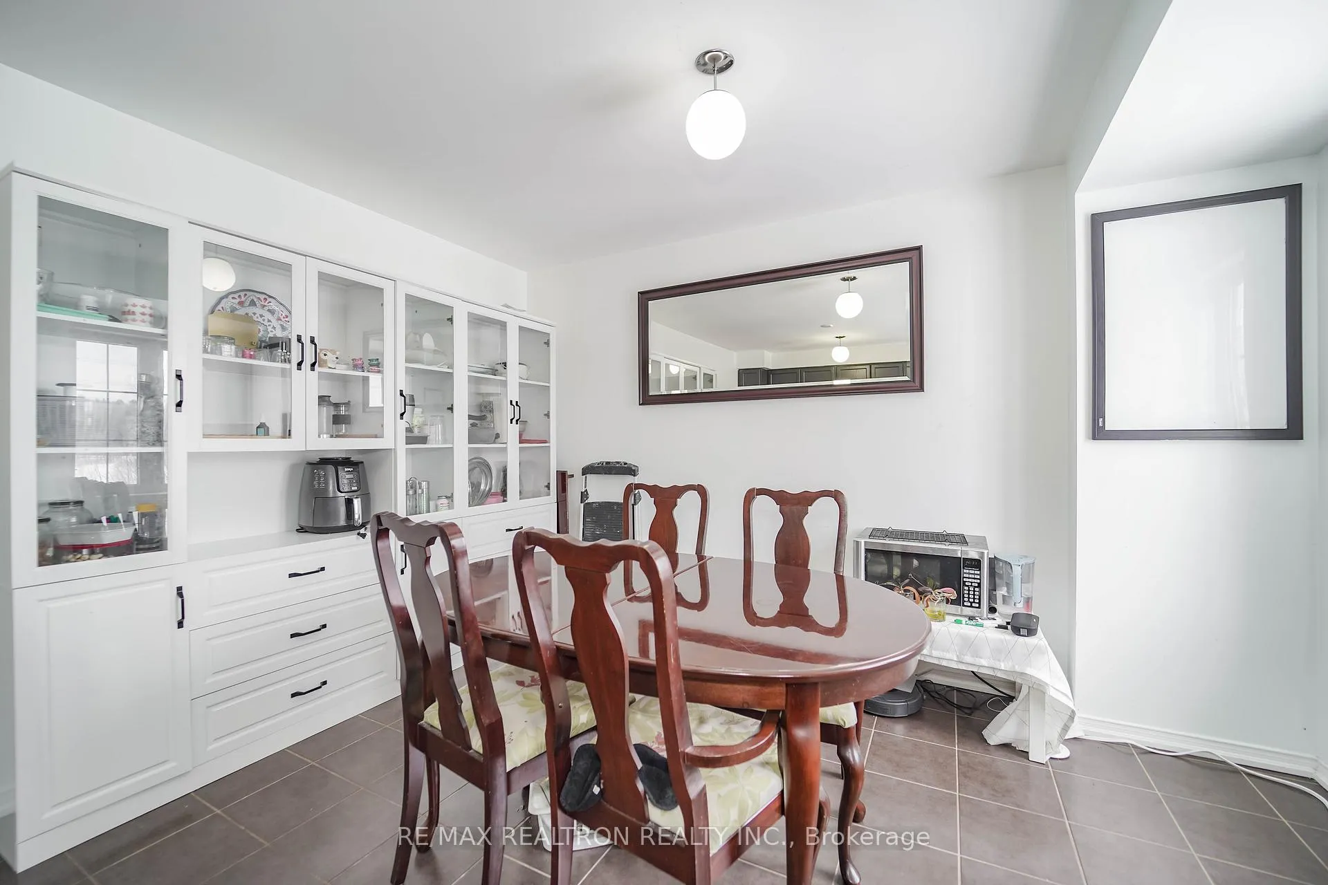 Photo 14 of 401 Rossland Road E, Ajax, Central East — HOMEH