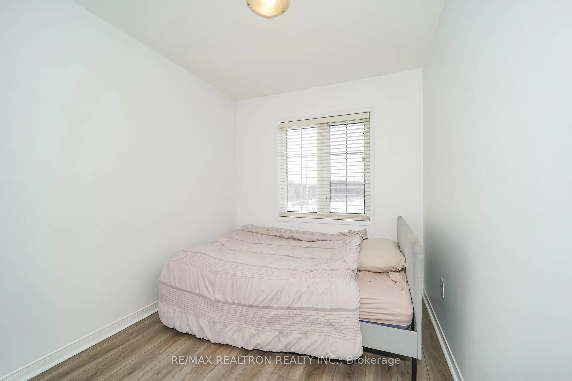 Photo 16 of 401 Rossland Road E, Ajax, Central East — HOMEH