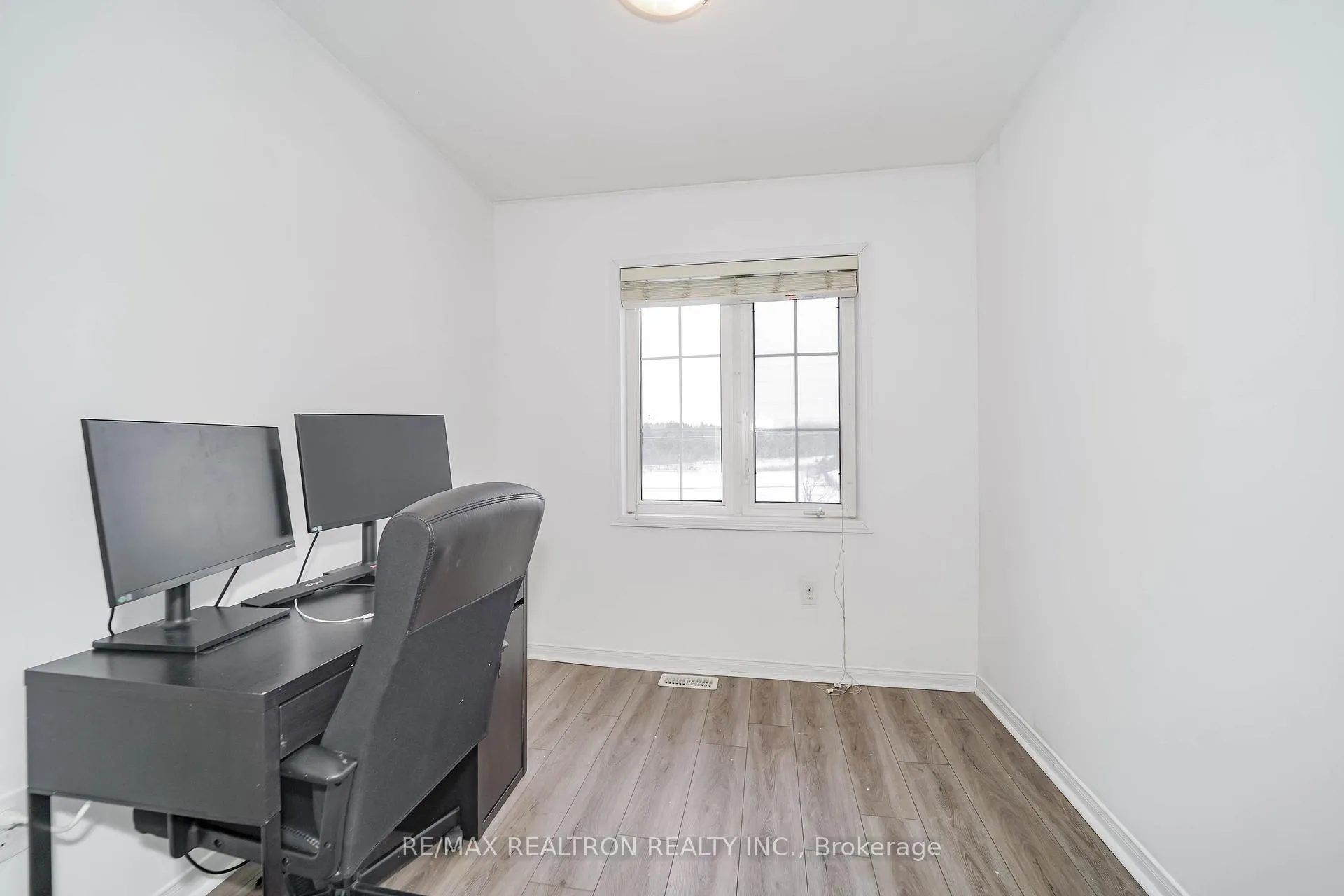 Photo 17 of 401 Rossland Road E, Ajax, Central East — HOMEH