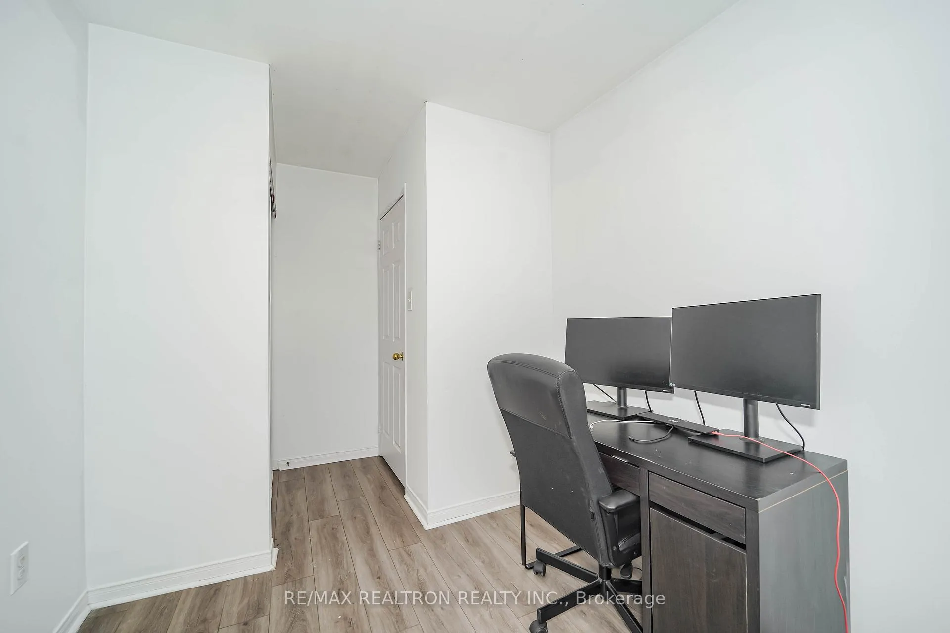 Photo 18 of 401 Rossland Road E, Ajax, Central East — HOMEH