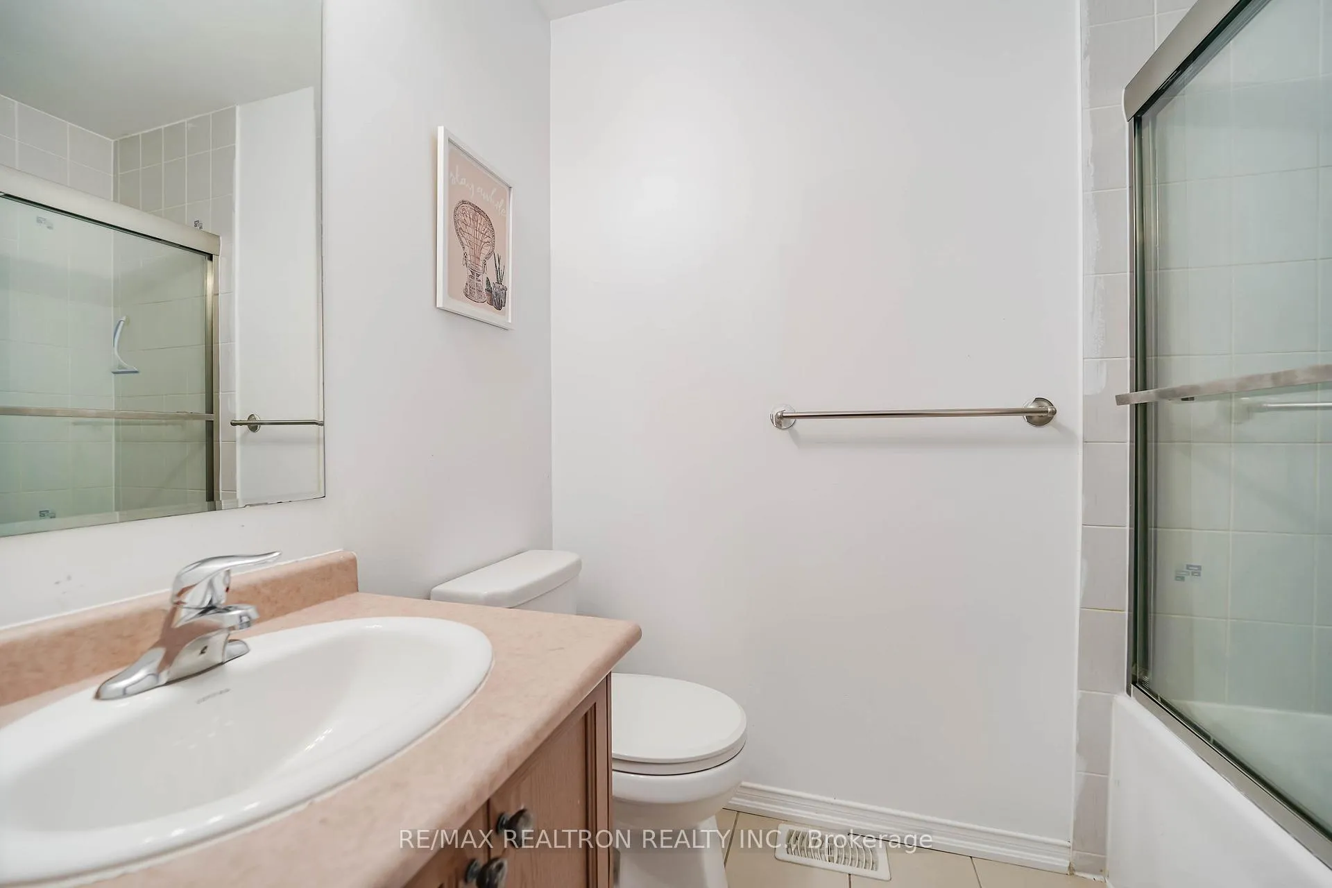 Photo 19 of 401 Rossland Road E, Ajax, Central East — HOMEH