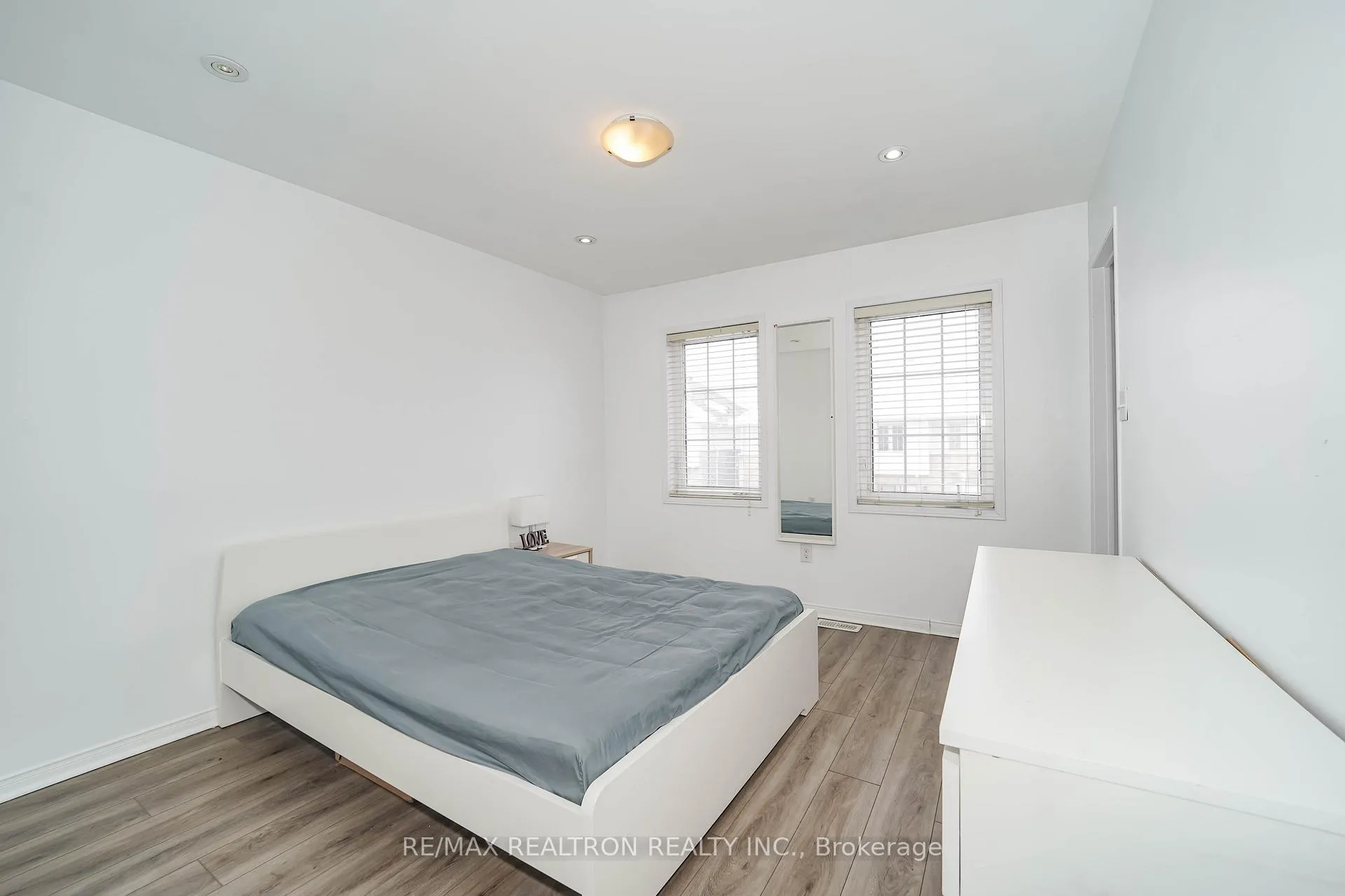 Photo 20 of 401 Rossland Road E, Ajax, Central East — HOMEH