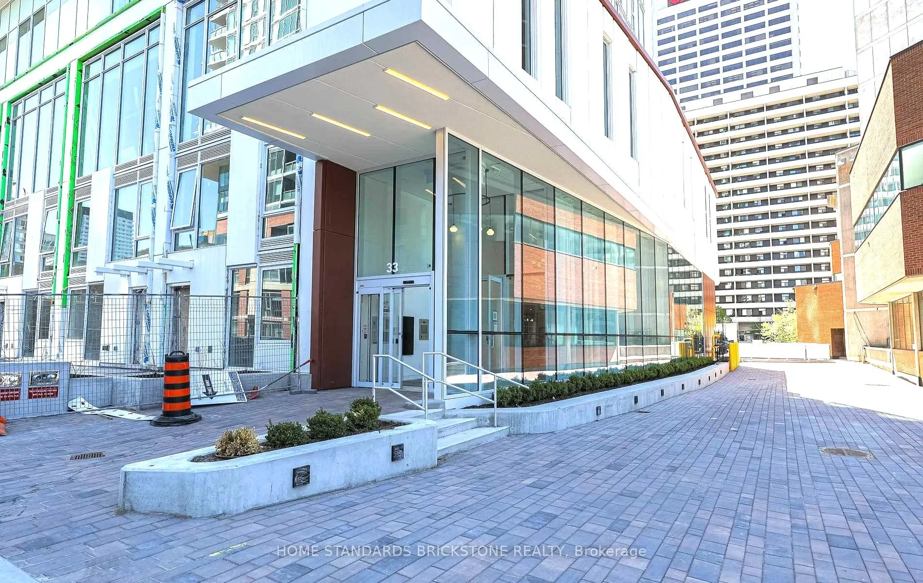 Photo 2 of Unit 1701, 33 Helendale Avenue, Toronto, Yonge-Eglinton — HOMEH