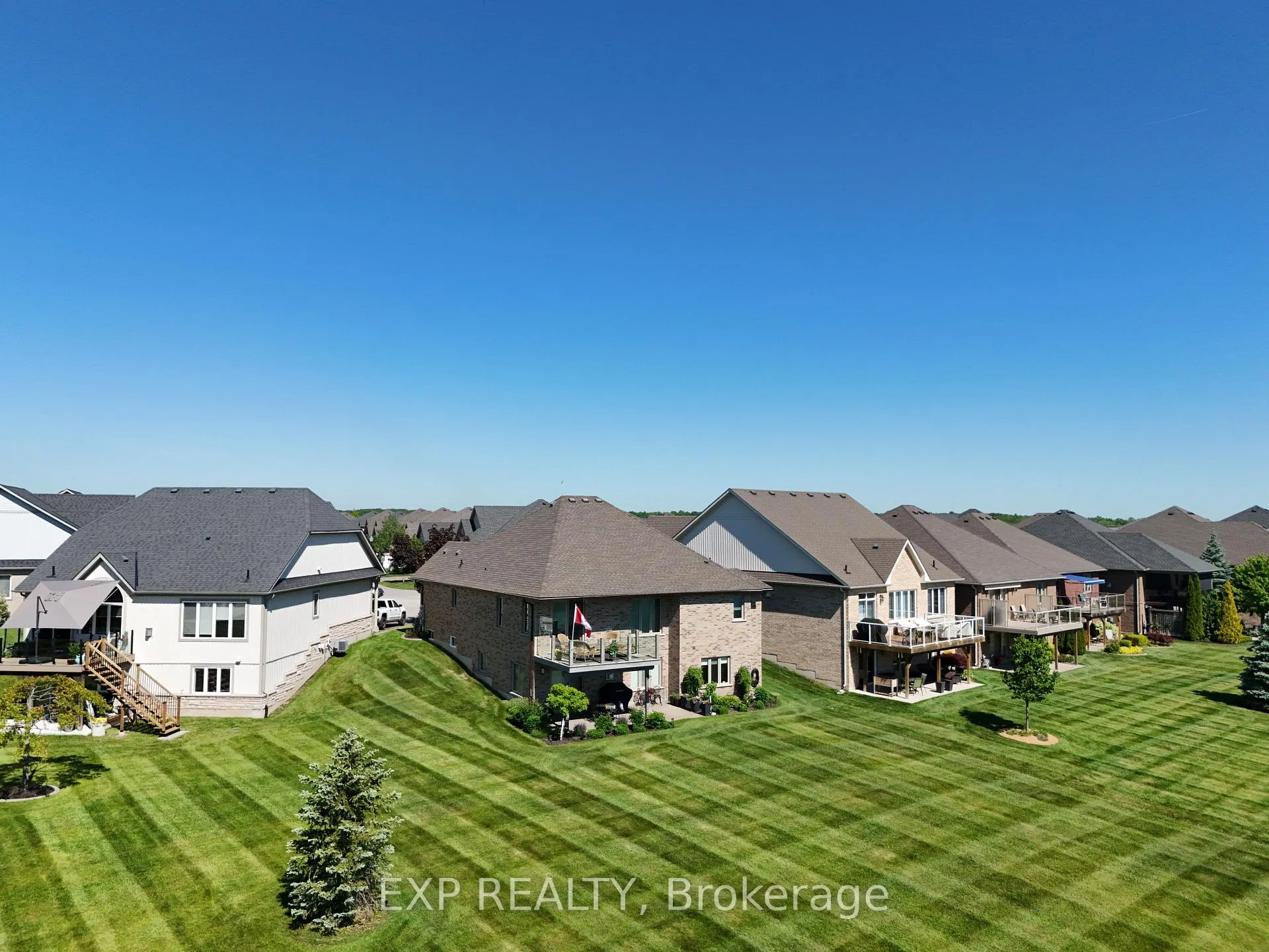 Photo 4 of 121 Turnberry Trail, Welland, Hwy 406/Welland — HOMEH