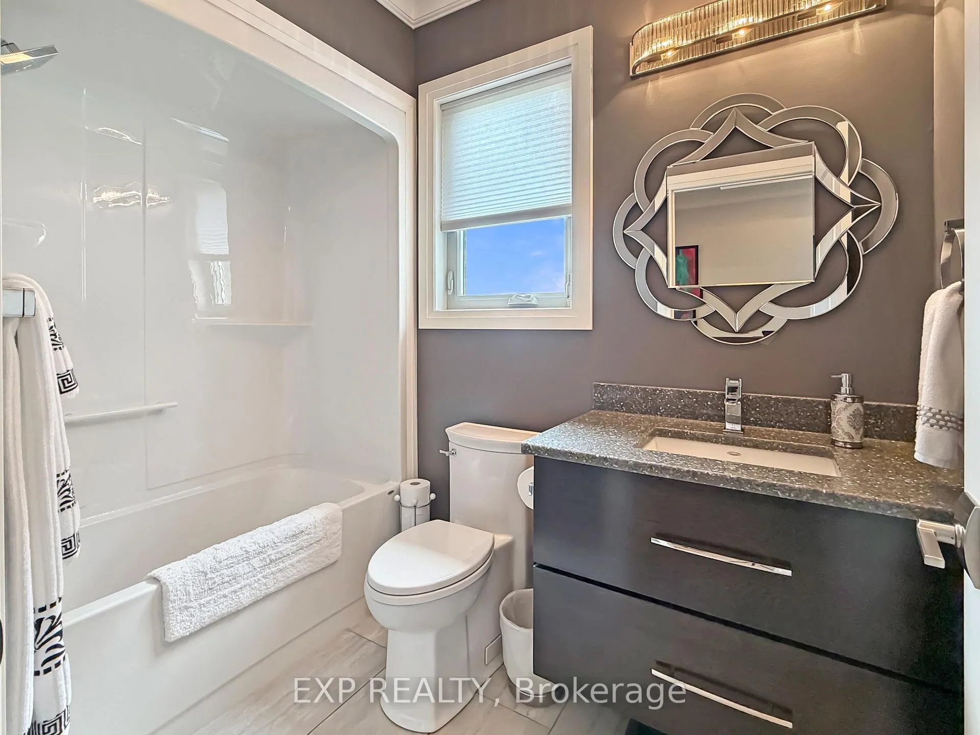 Photo 10 of 121 Turnberry Trail, Welland, Hwy 406/Welland — HOMEH