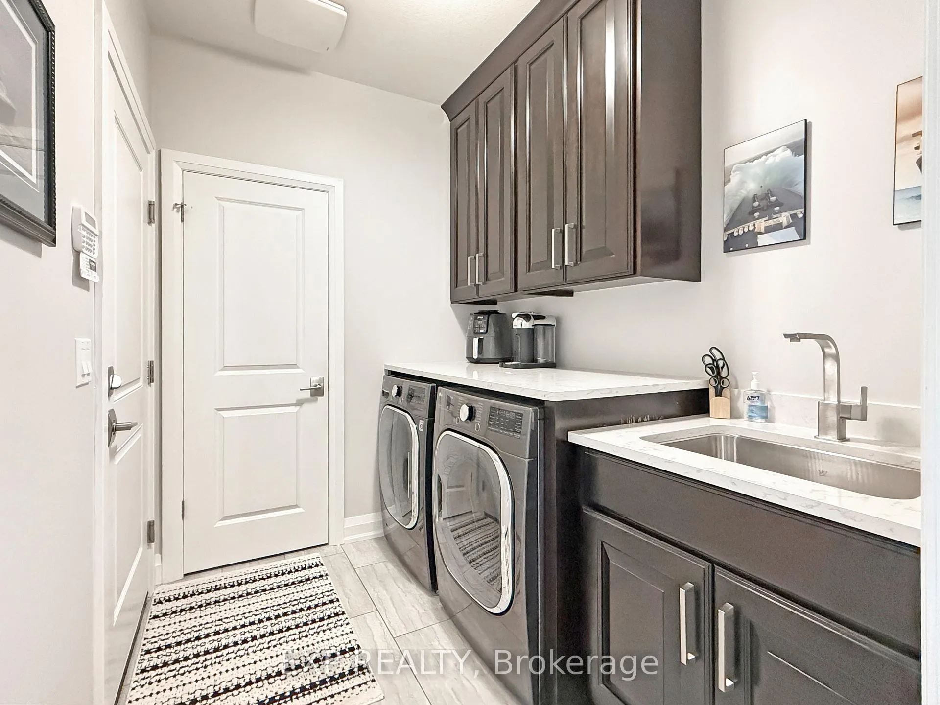 Photo 11 of 121 Turnberry Trail, Welland, Hwy 406/Welland — HOMEH