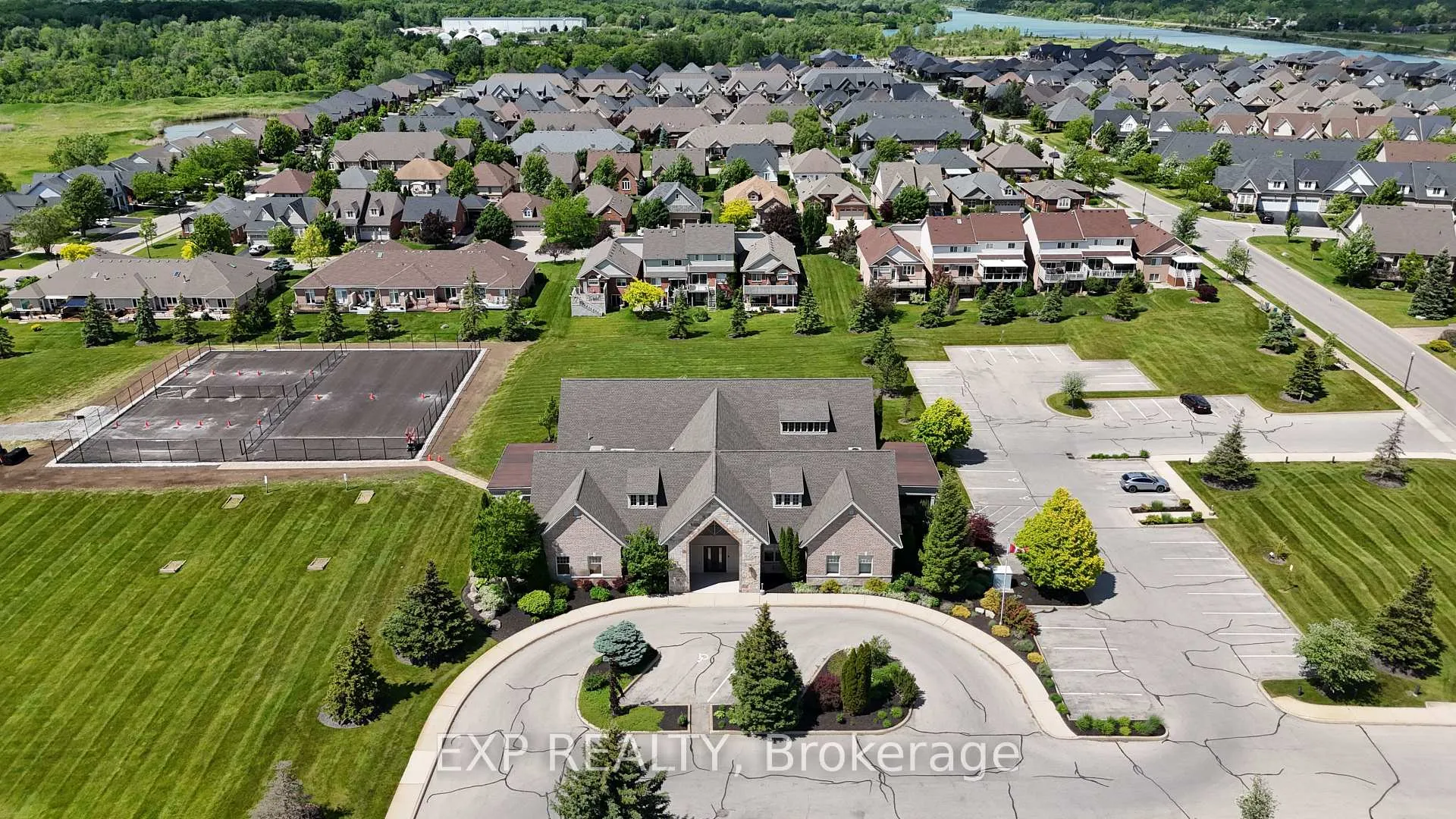 Photo 44 of 121 Turnberry Trail, Welland, Hwy 406/Welland — HOMEH