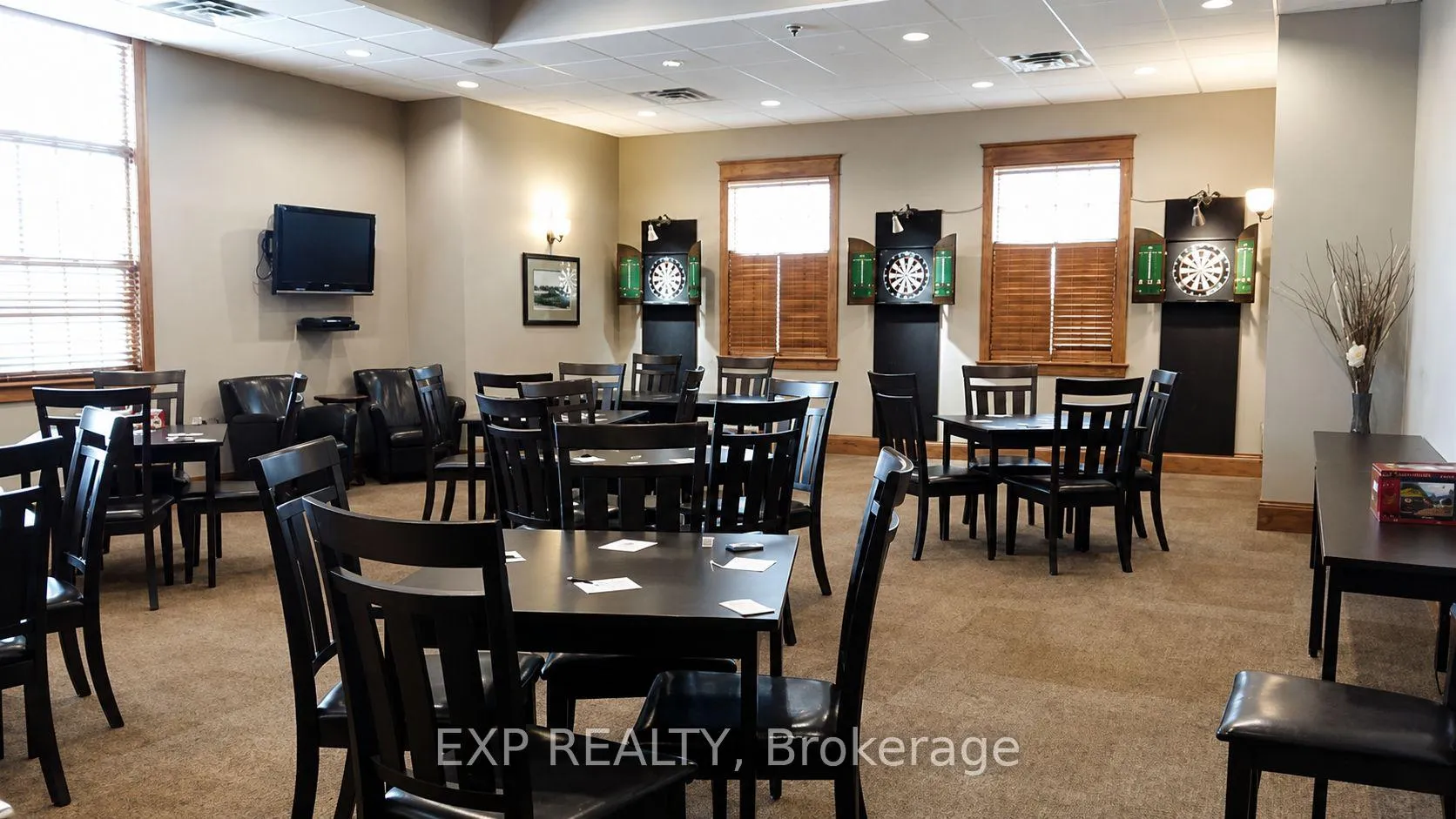 Photo 45 of 121 Turnberry Trail, Welland, Hwy 406/Welland — HOMEH