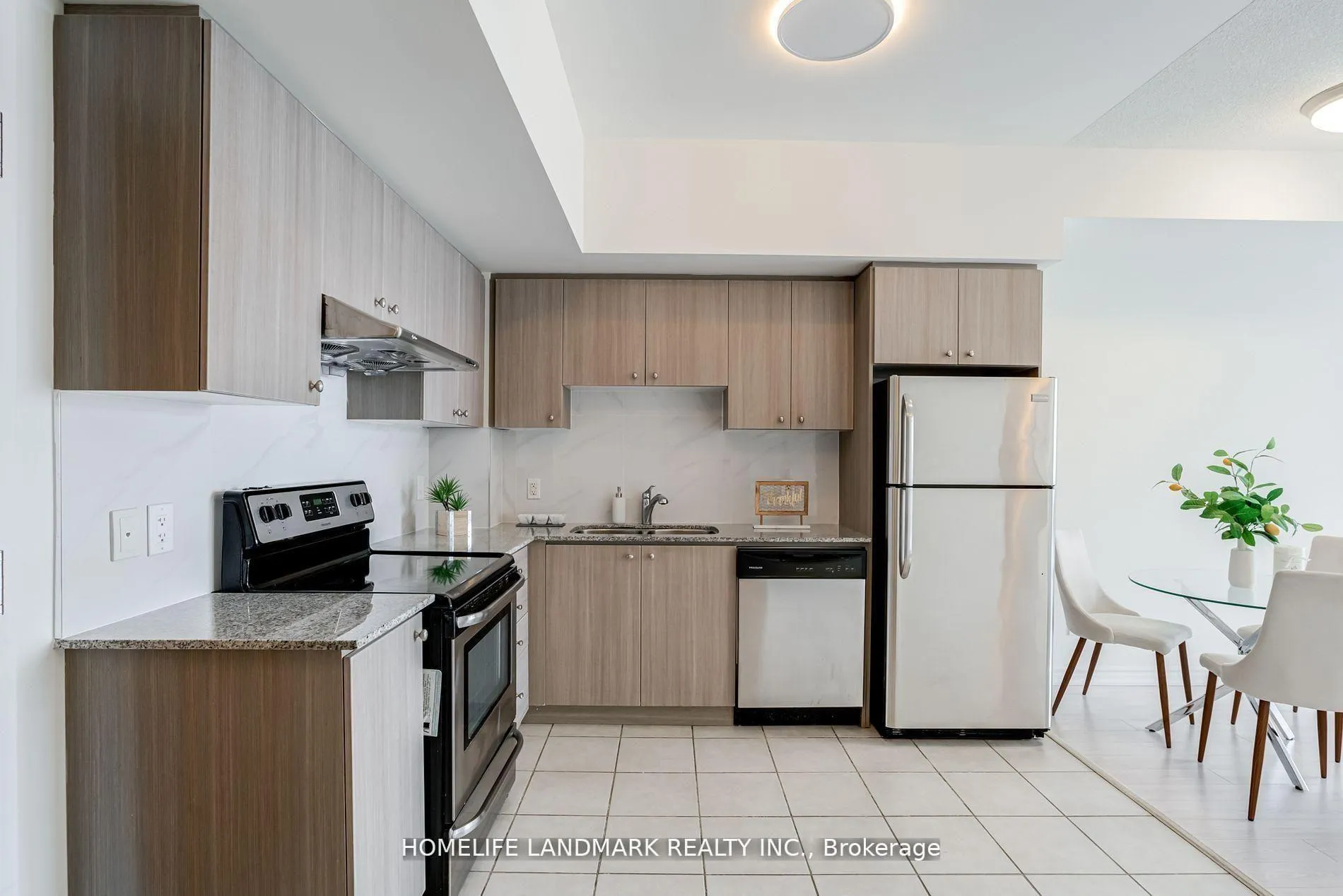 Photo 3 of Unit 921, 8323 Kennedy Road, Markham, Village Green-South Unionville — HOMEH