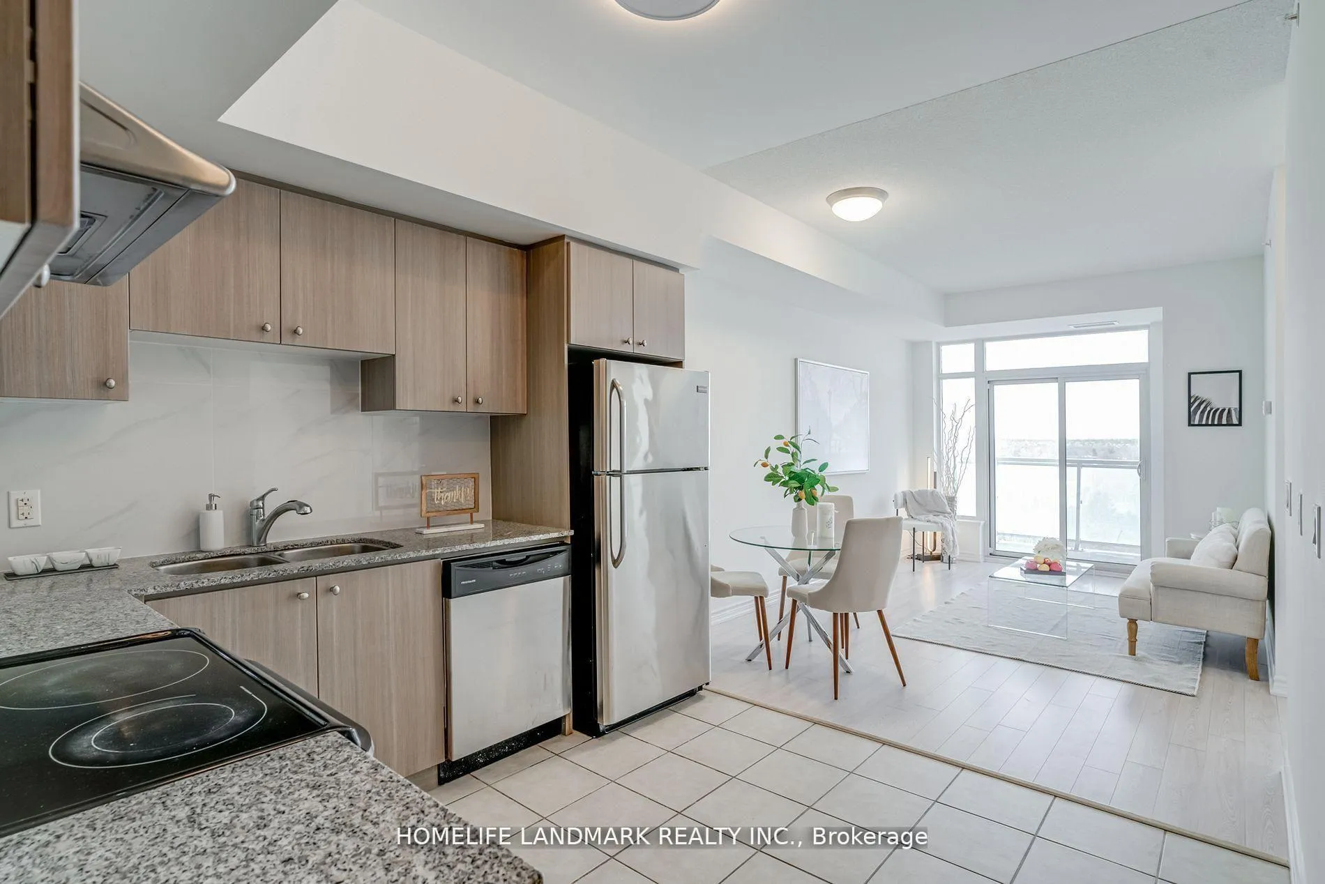 Photo 4 of Unit 921, 8323 Kennedy Road, Markham, Village Green-South Unionville — HOMEH