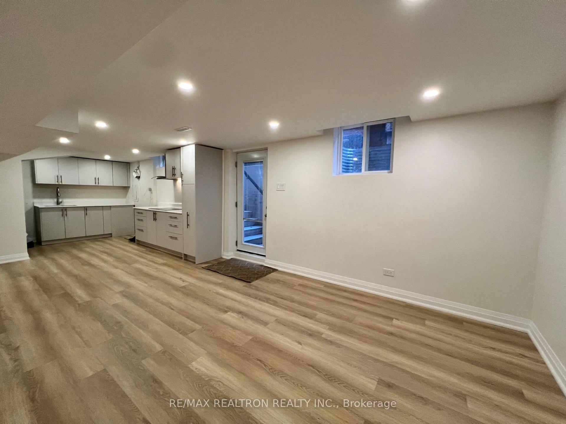 Photo 2 of 8 Trillium Drive, Aurora, Aurora Highlands — HOMEH