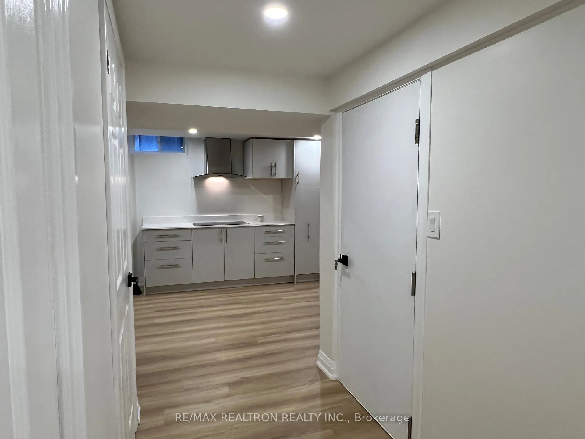 Photo 14 of 8 Trillium Drive, Aurora, Aurora Highlands — HOMEH