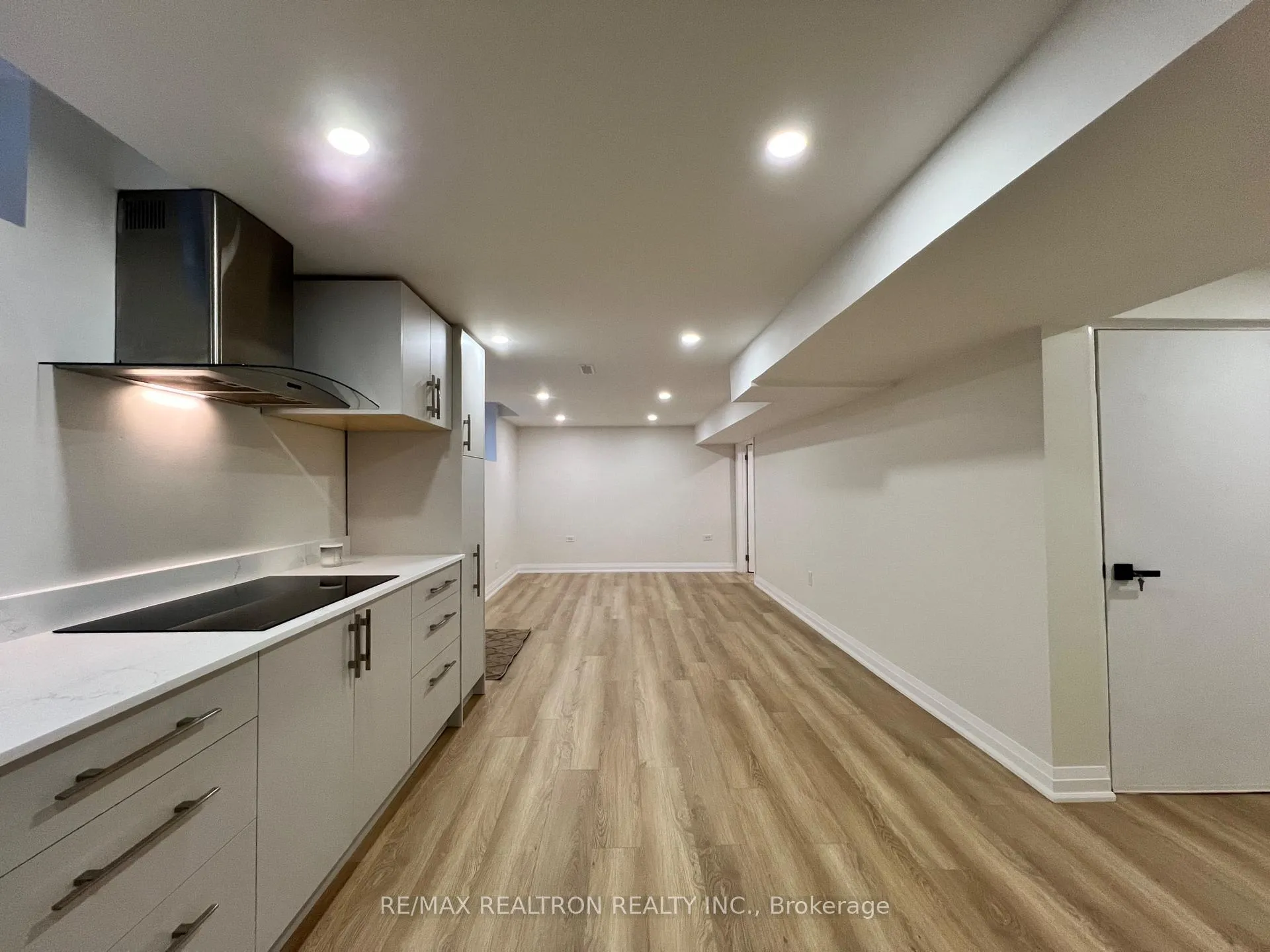 Photo 4 of 8 Trillium Drive, Aurora, Aurora Highlands — HOMEH