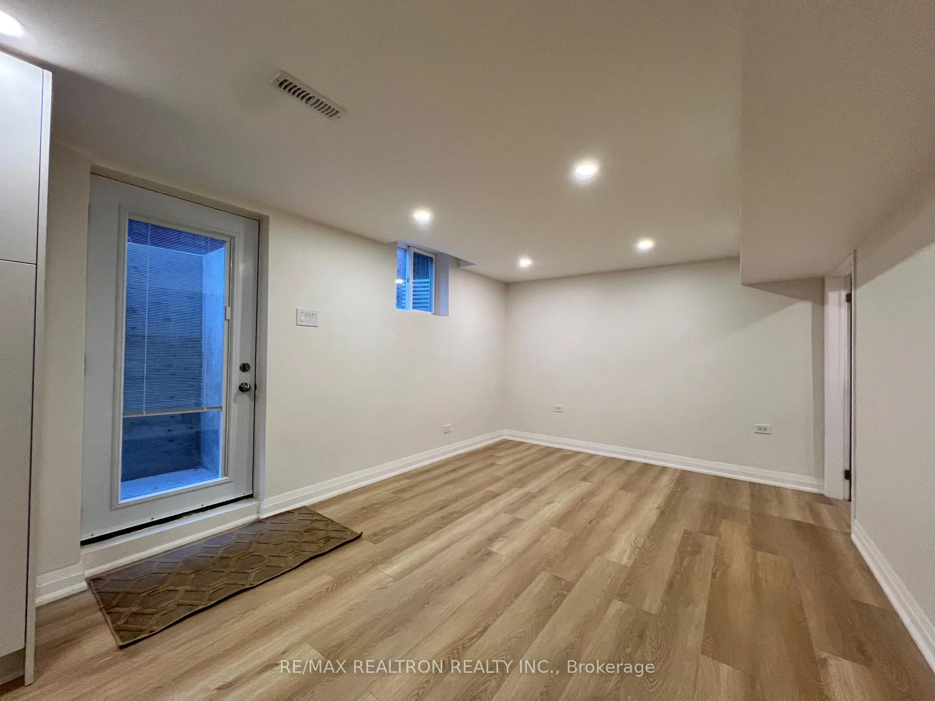 Photo 17 of 8 Trillium Drive, Aurora, Aurora Highlands — HOMEH