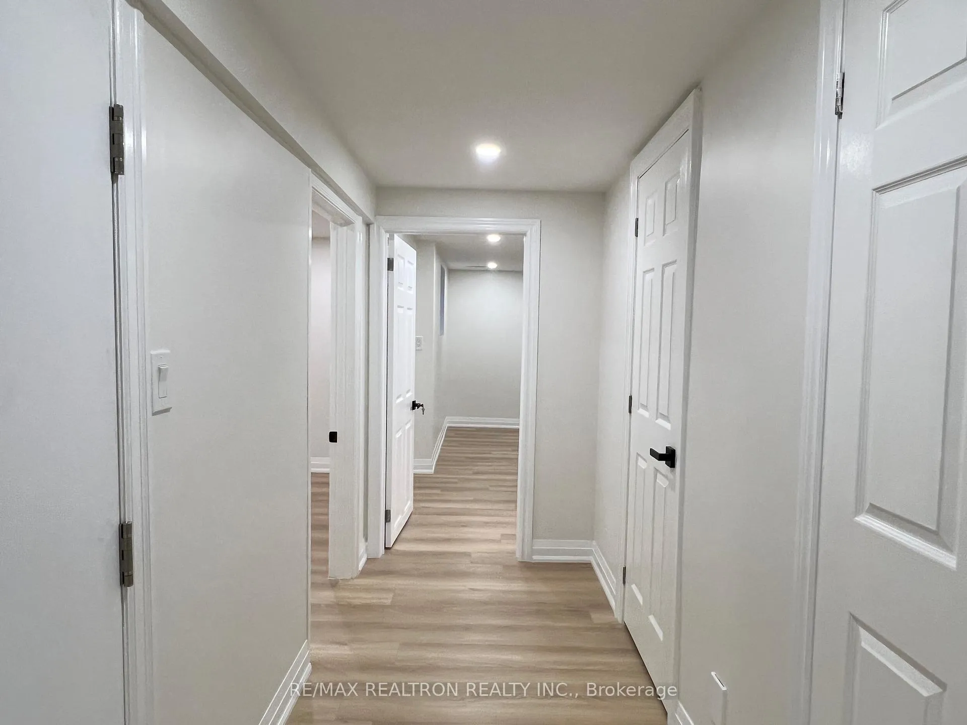 Photo 18 of 8 Trillium Drive, Aurora, Aurora Highlands — HOMEH