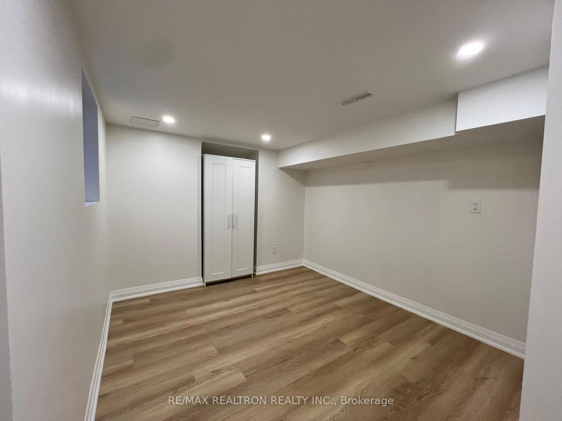 Photo 11 of 8 Trillium Drive, Aurora, Aurora Highlands — HOMEH