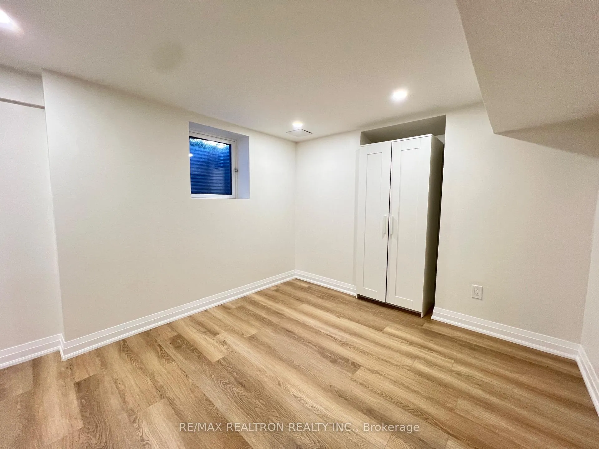 Photo 12 of 8 Trillium Drive, Aurora, Aurora Highlands — HOMEH