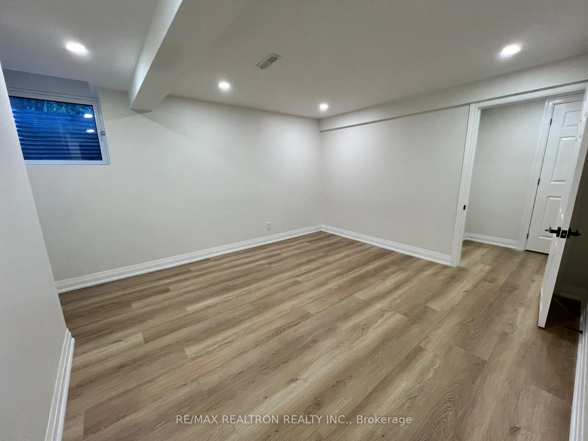 Photo 9 of 8 Trillium Drive, Aurora, Aurora Highlands — HOMEH