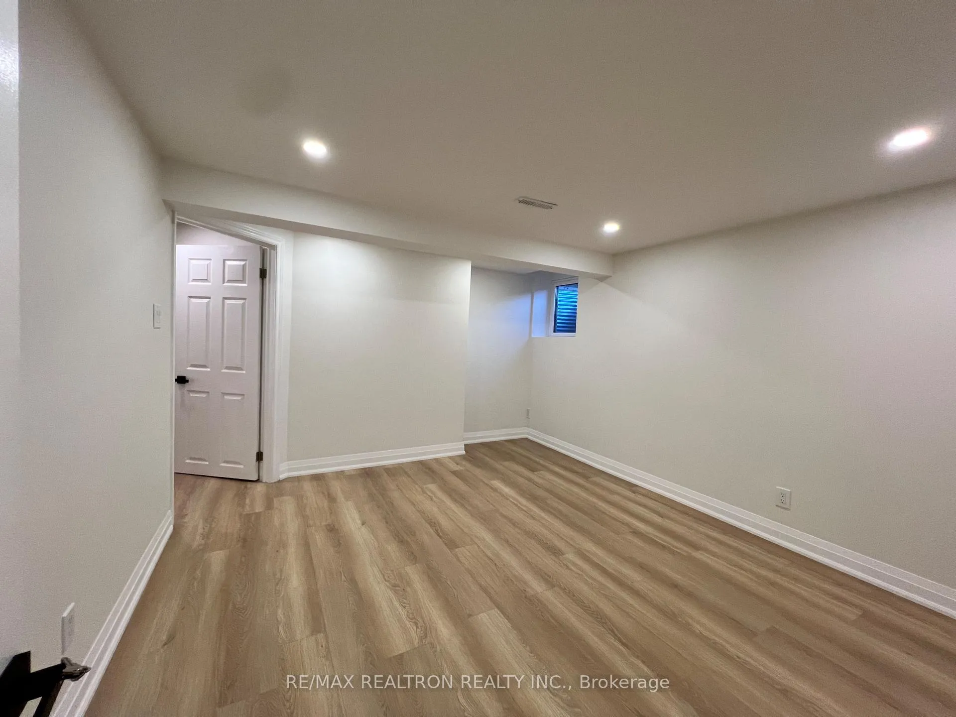Photo 8 of 8 Trillium Drive, Aurora, Aurora Highlands — HOMEH