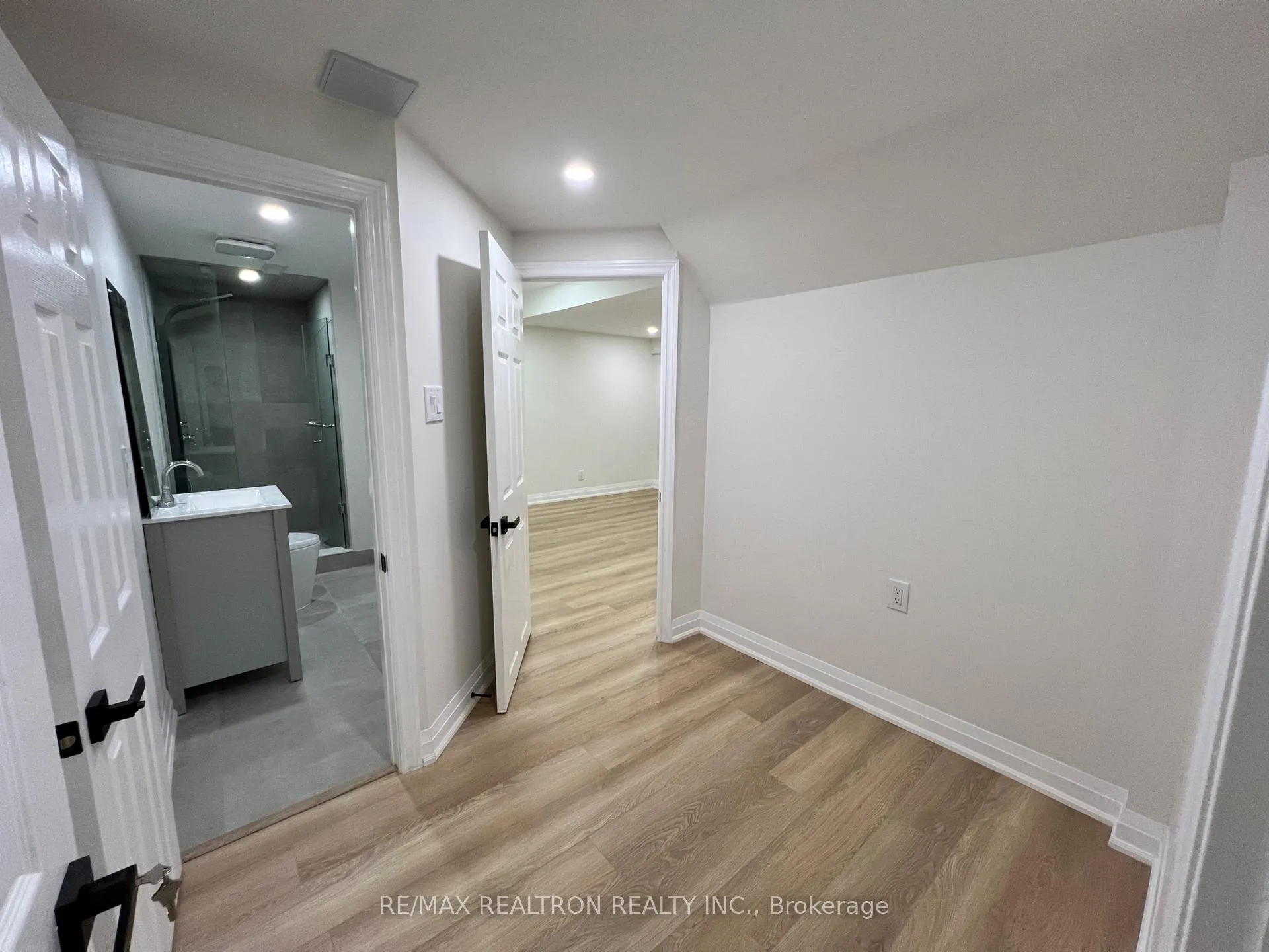 Photo 7 of 8 Trillium Drive, Aurora, Aurora Highlands — HOMEH