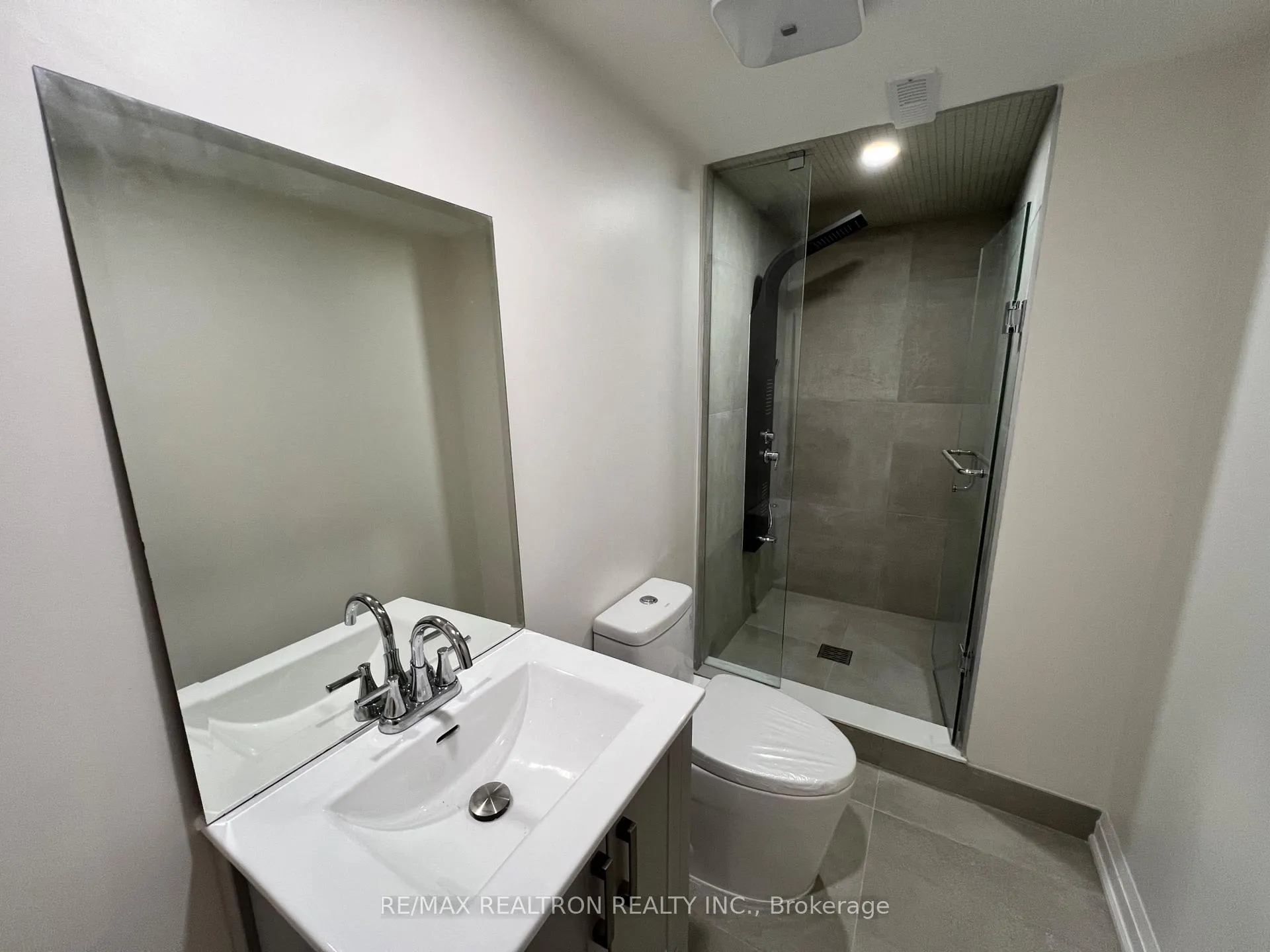 Photo 10 of 8 Trillium Drive, Aurora, Aurora Highlands — HOMEH