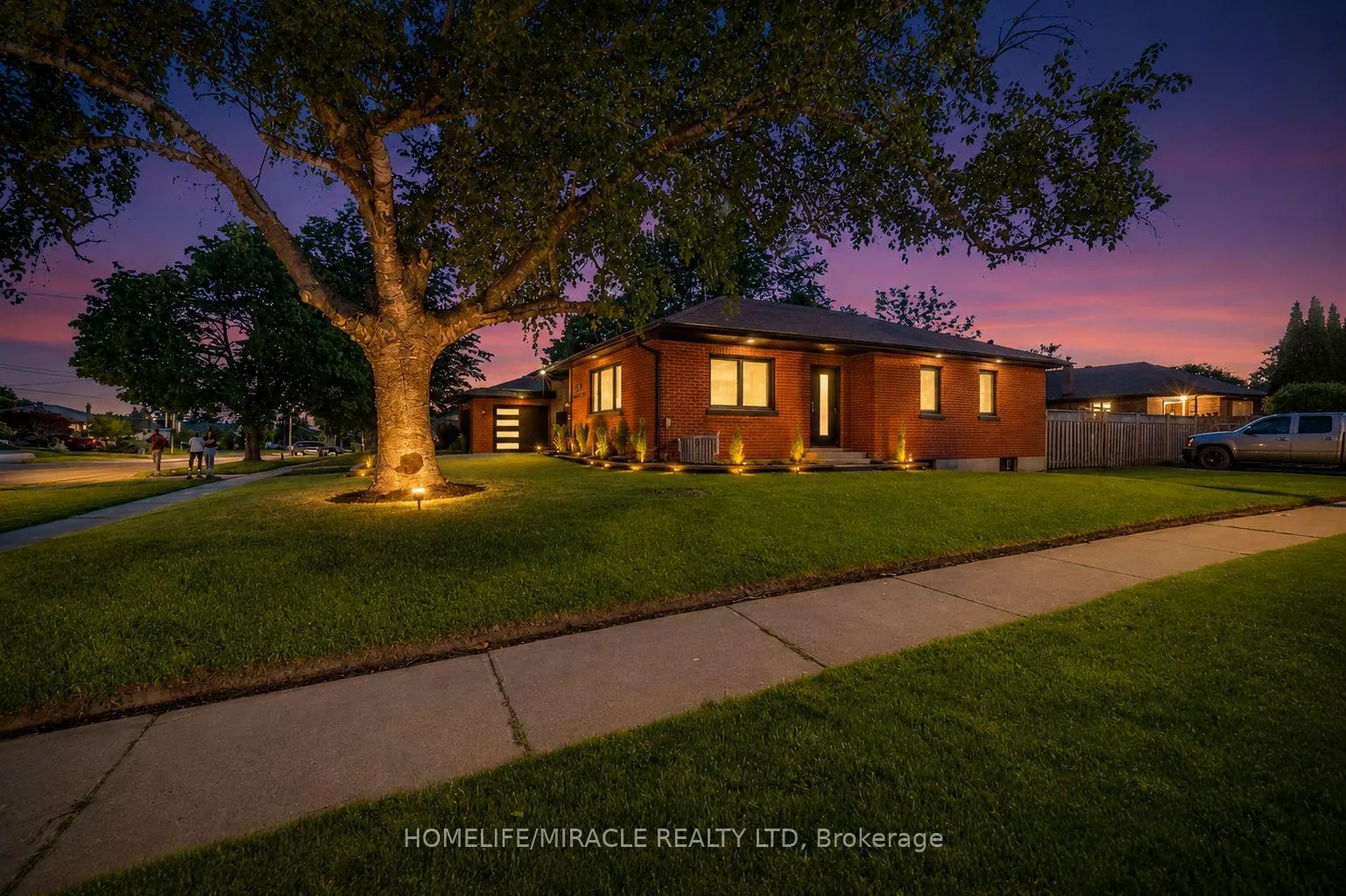 Photo 2 of 544 Adelaide Avenue W, Oshawa, Stevenson — HOMEH