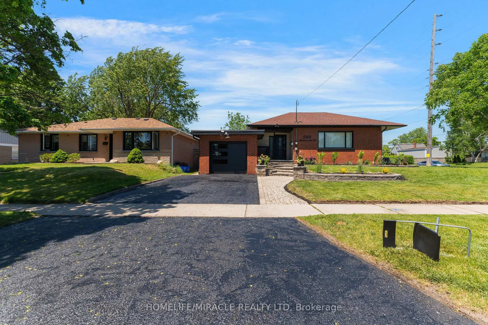 Photo 3 of 544 Adelaide Avenue W, Oshawa, Stevenson — HOMEH